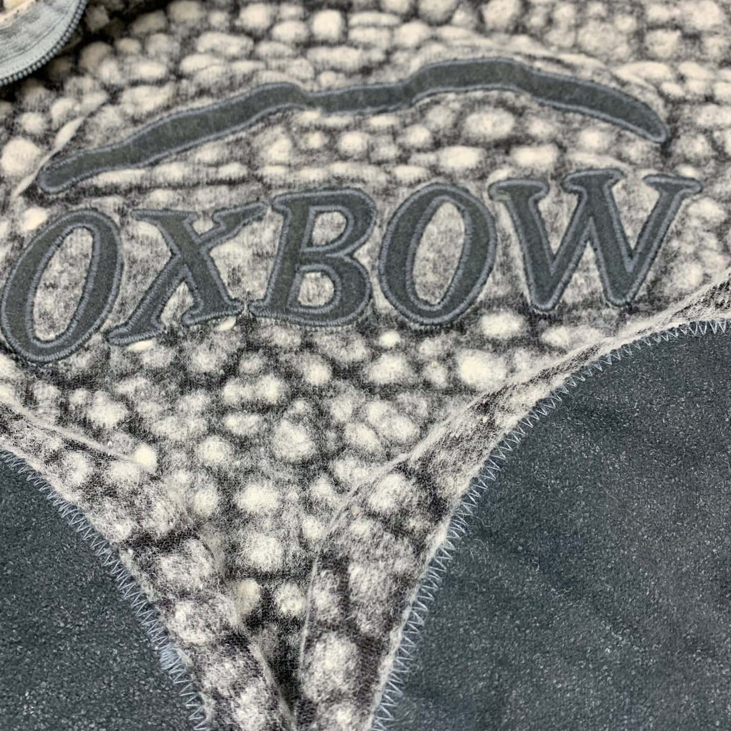 Oxbow 90s shoulder zip graphic knit (XL)