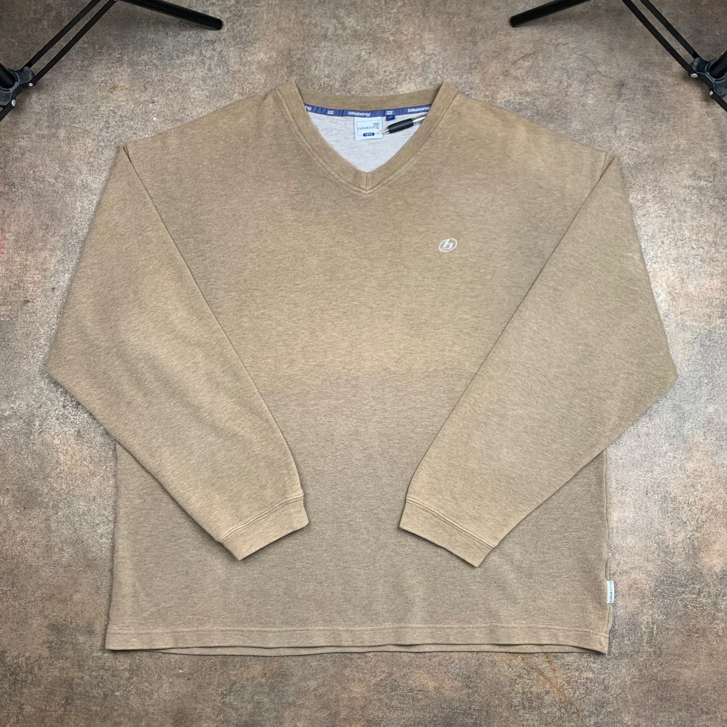 Billabong 00s brown beige v-neck sweater