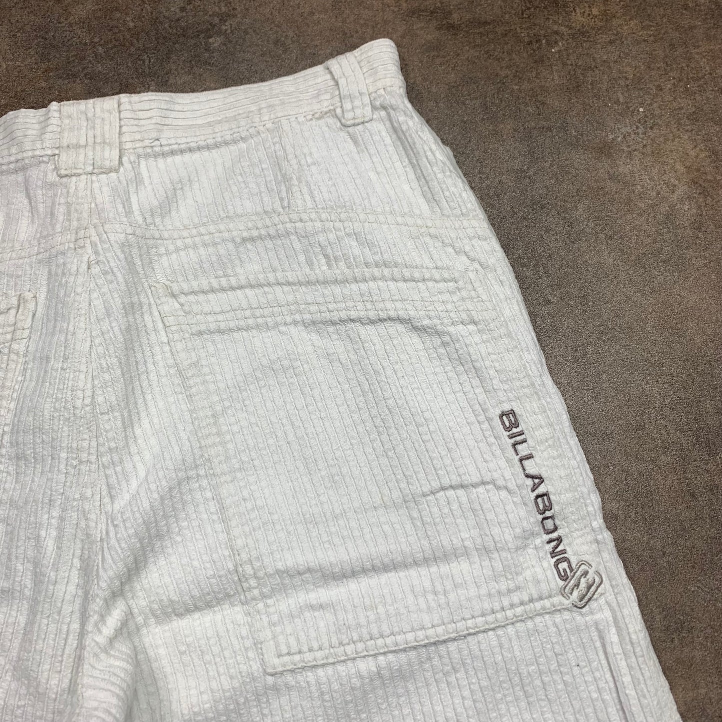 Billabong 00s white corduroy carpenter jorts