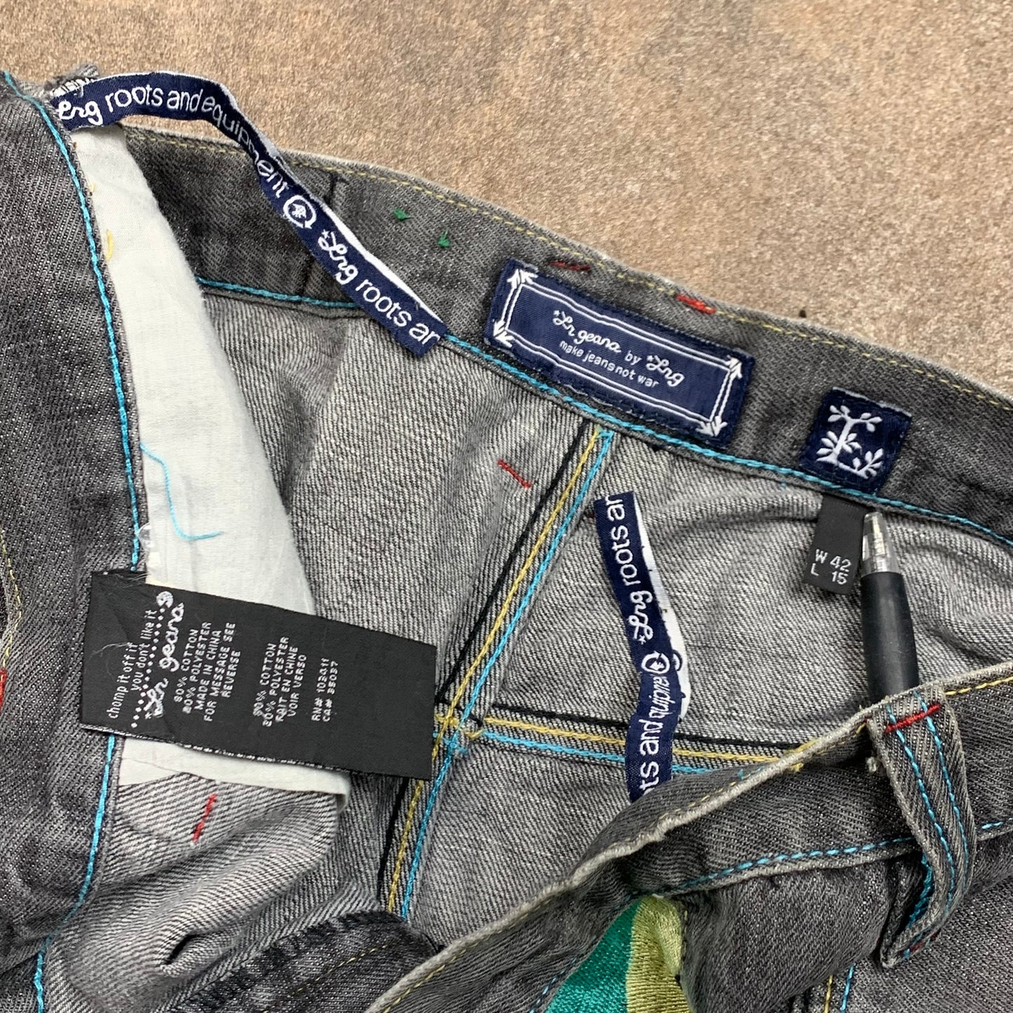Ln geans 00s black graphic baggy jorts