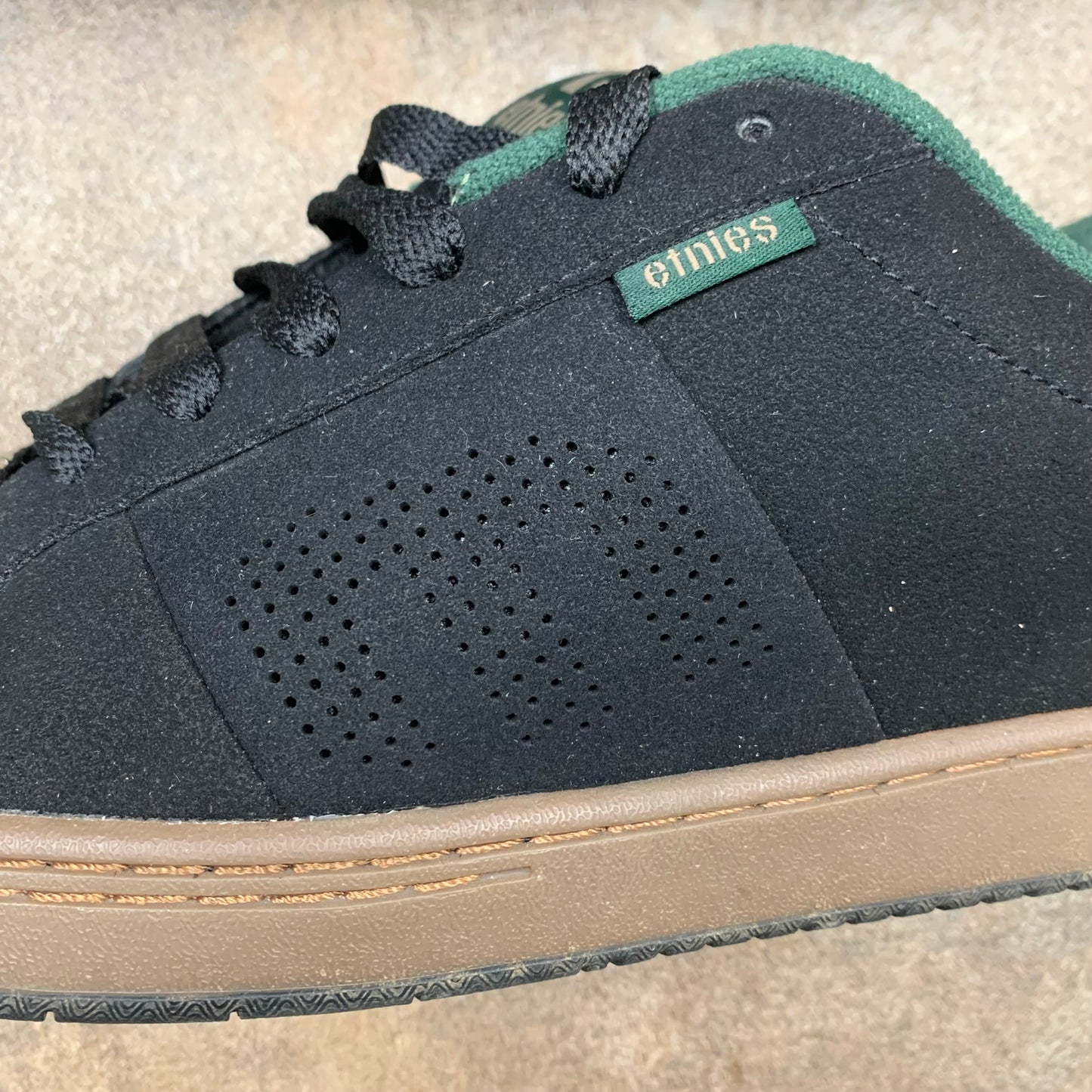 Etnies Kingpin black studded trainers