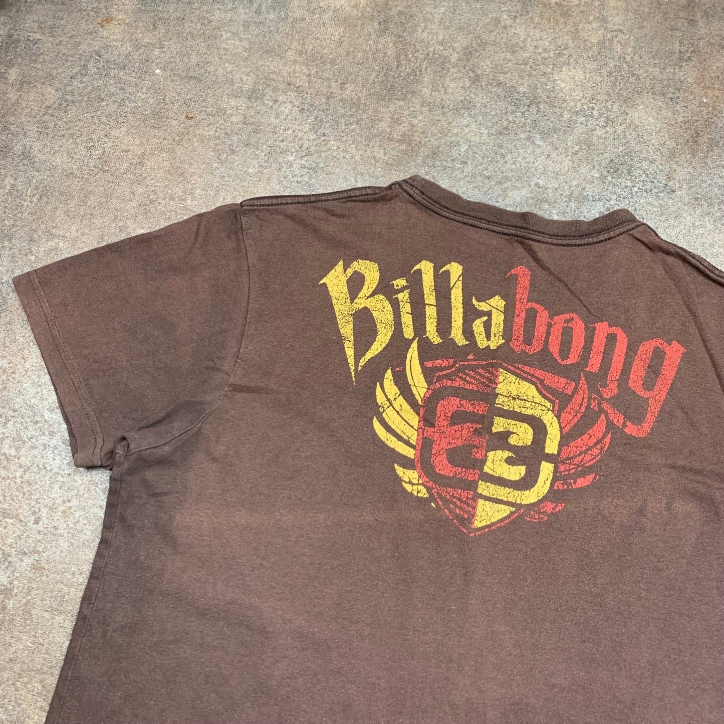 Billabong 00s brown graphic surf tee