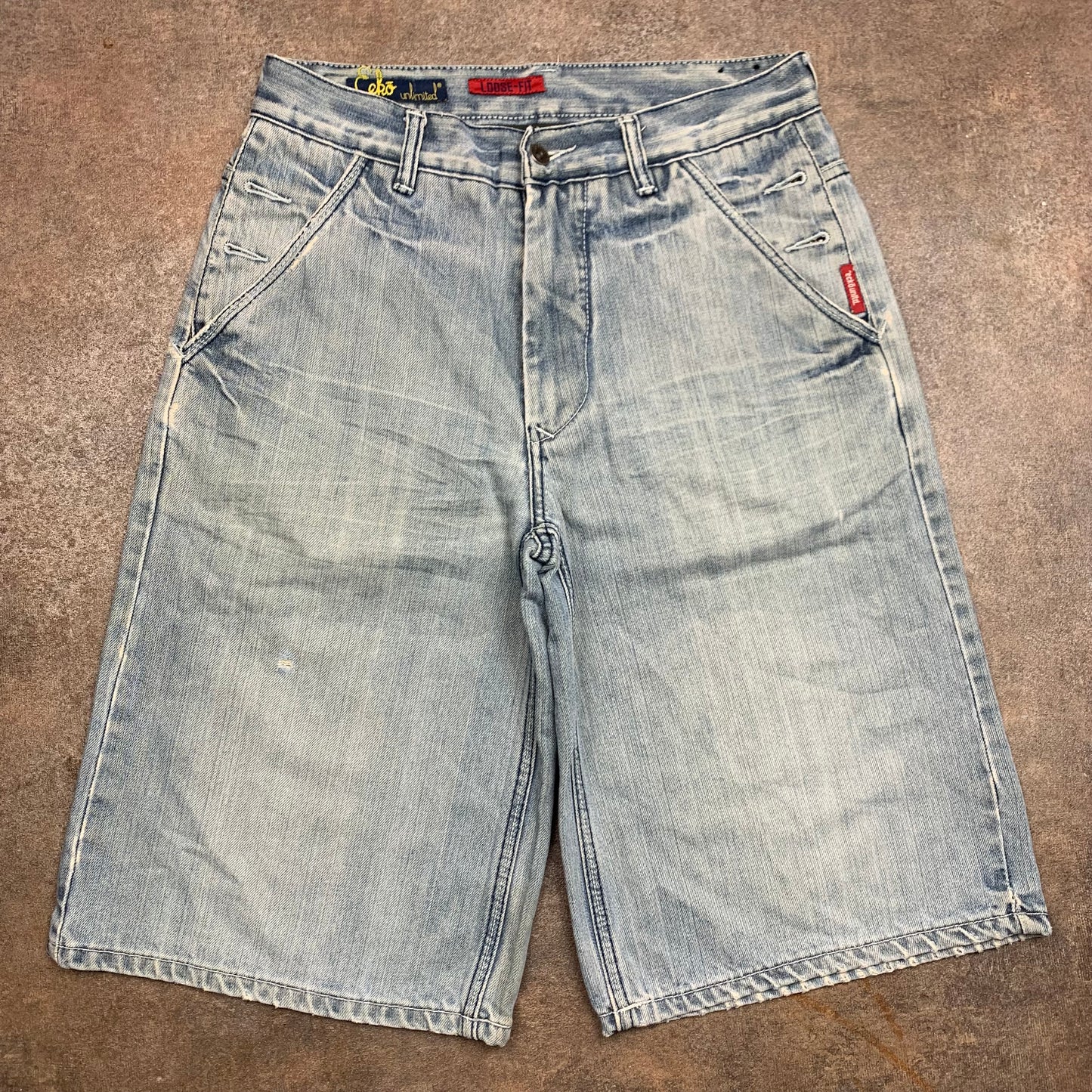 Ecko Unltd. 00s pale grey baggy graphic jorts