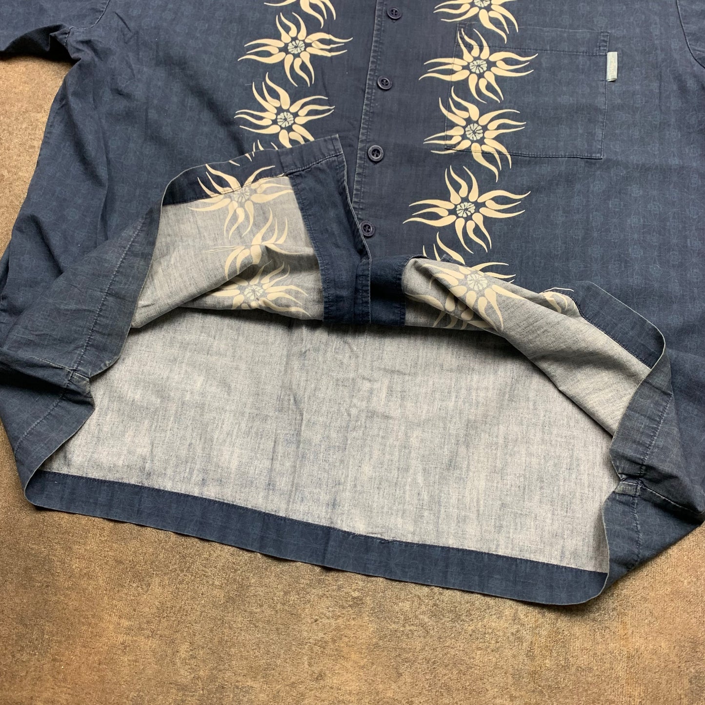 Animal 90s navy white graphic shirt
