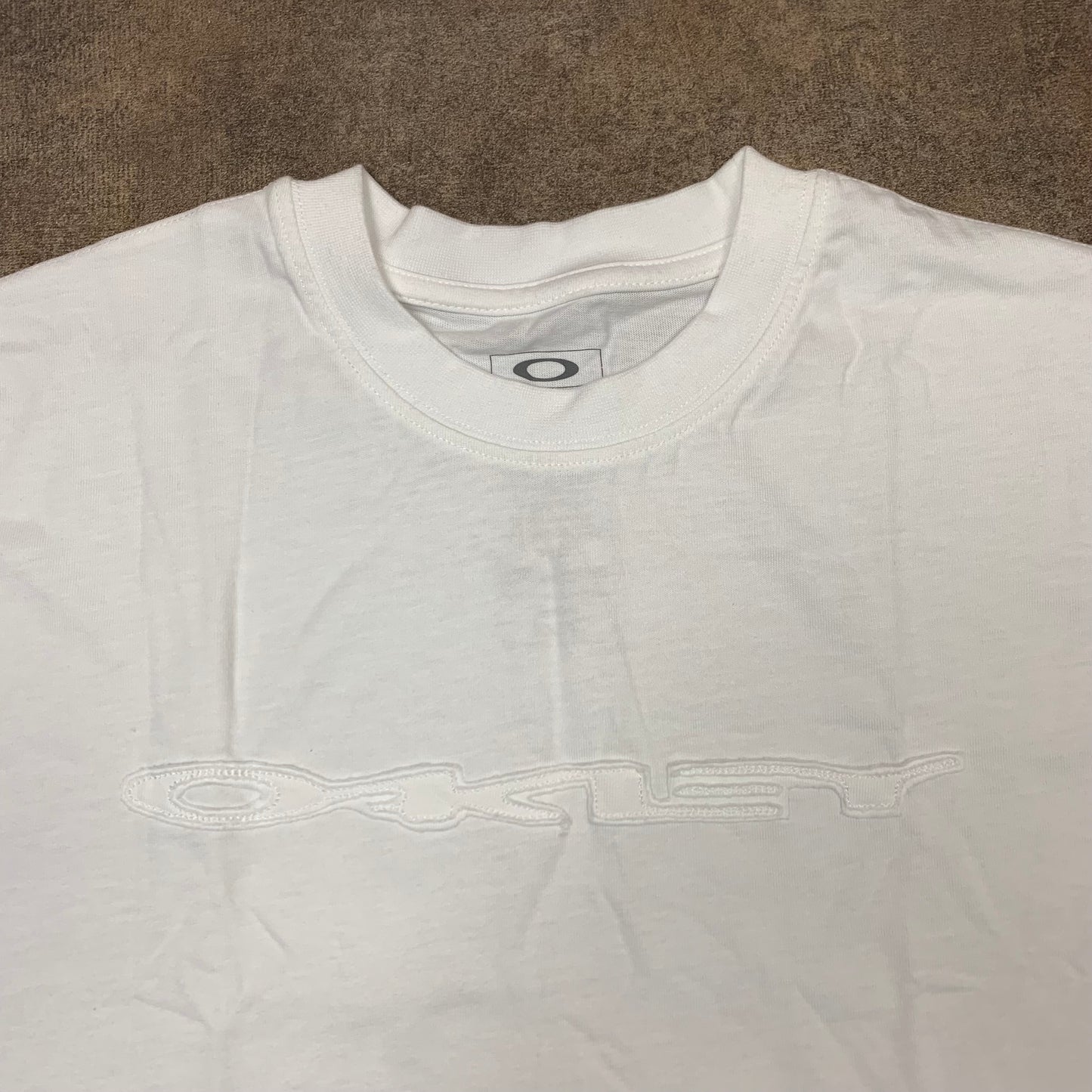 Oakley 00s deadstock cut and sewn tee