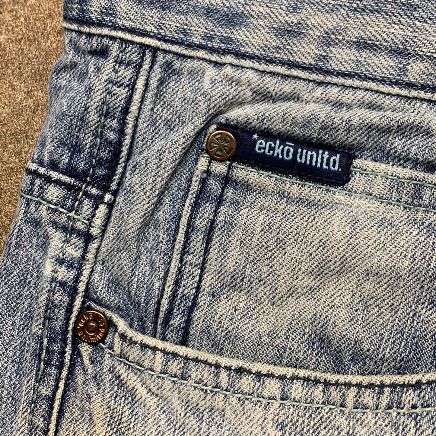 Ecko Unltd. 00s light blue baggy graphic jorts