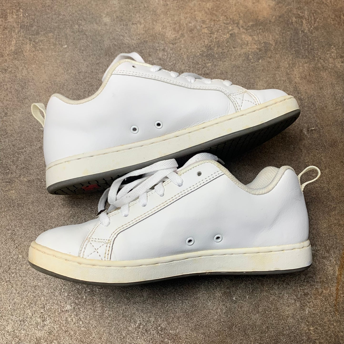 DC Shoes Court Graffik 00s white pink chunky trainers