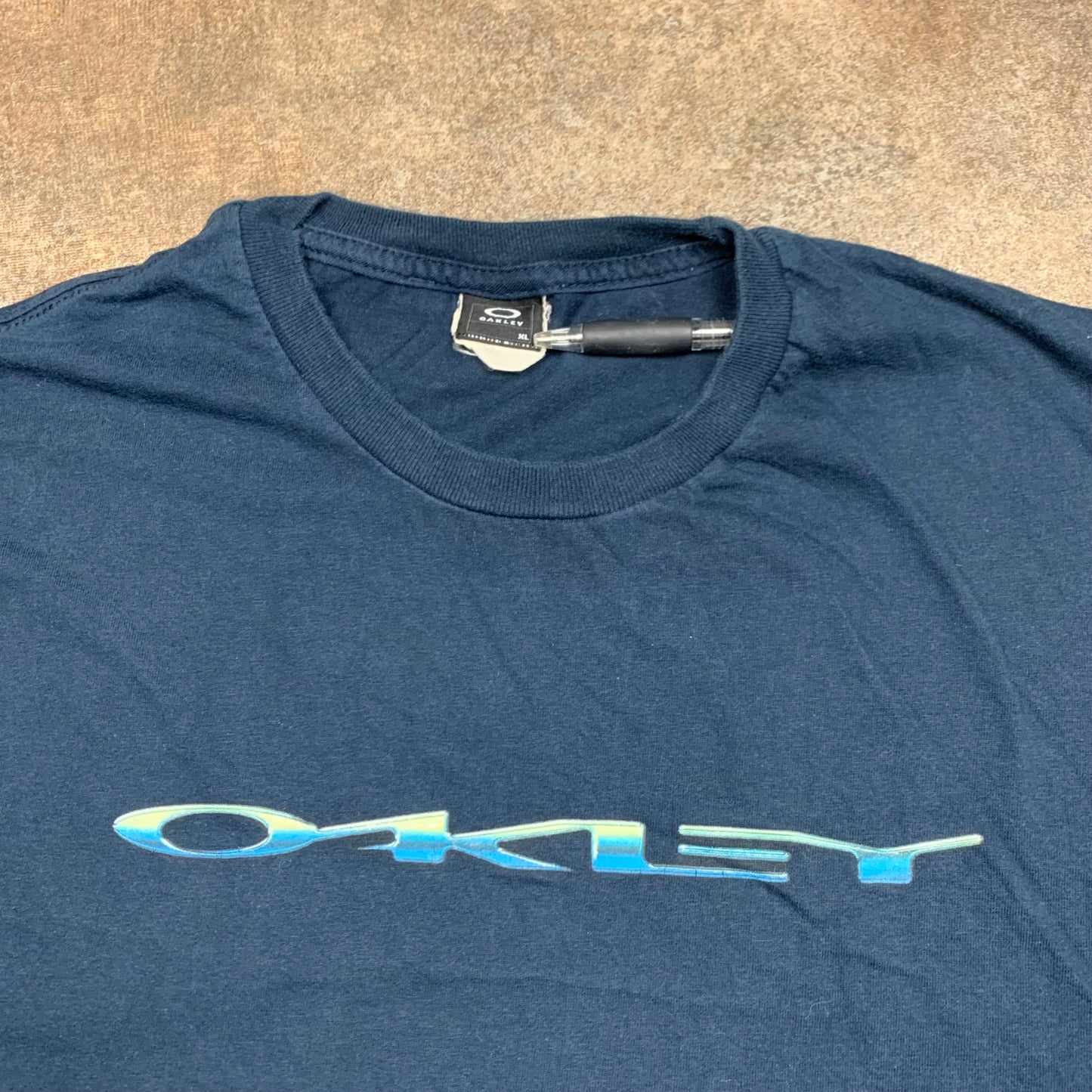 Oakley 00s navy blue graphic tee