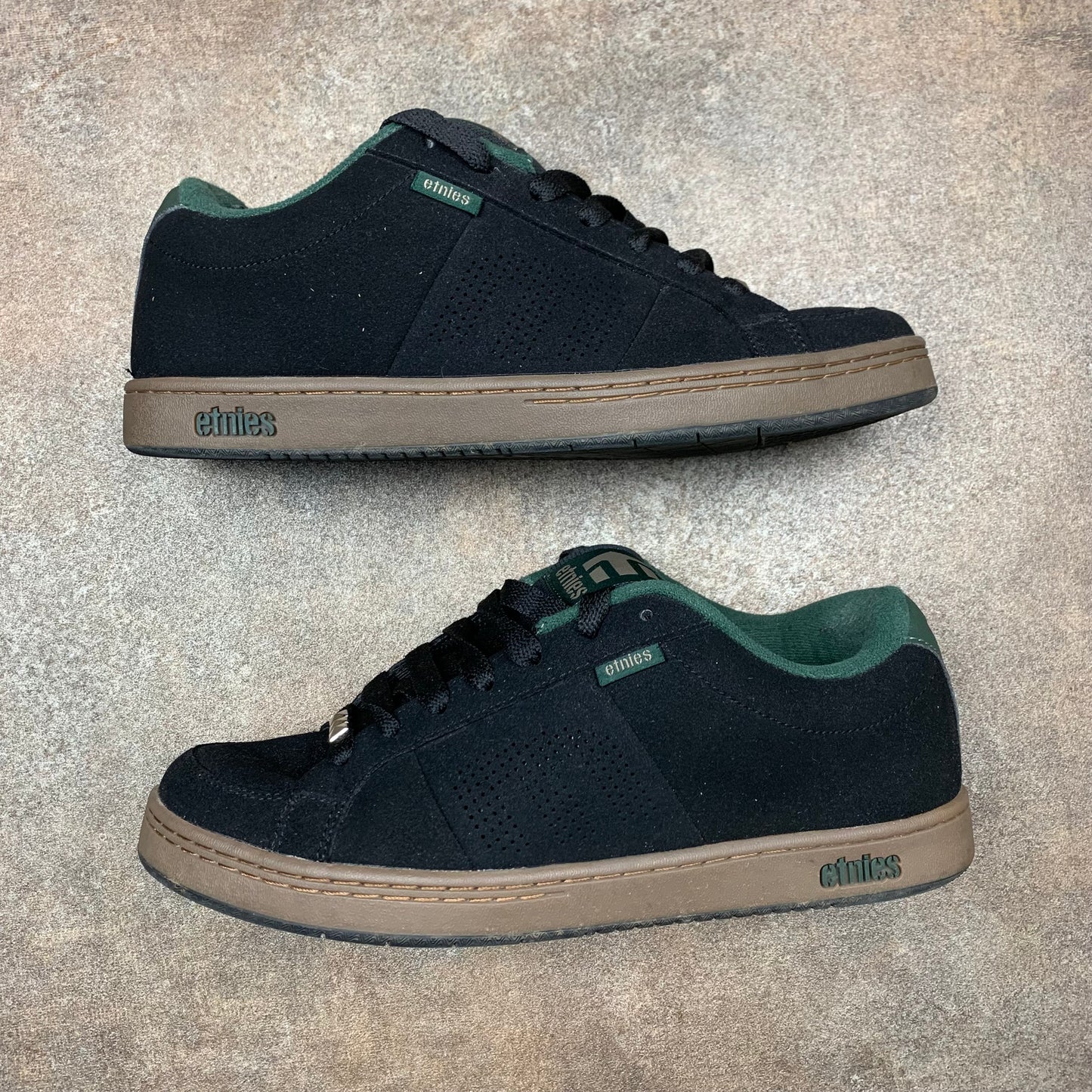 Etnies Kingpin black studded trainers