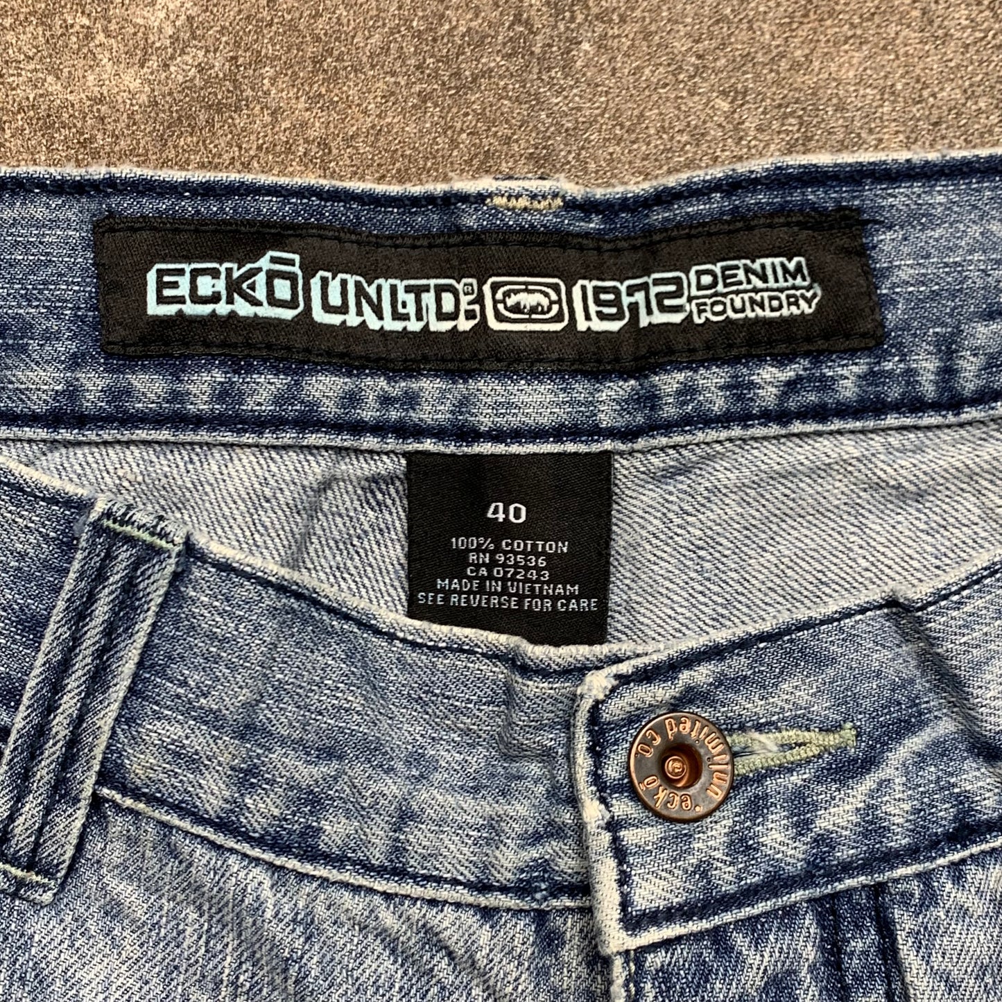 Ecko Unltd. 00s light blue baggy graphic jorts