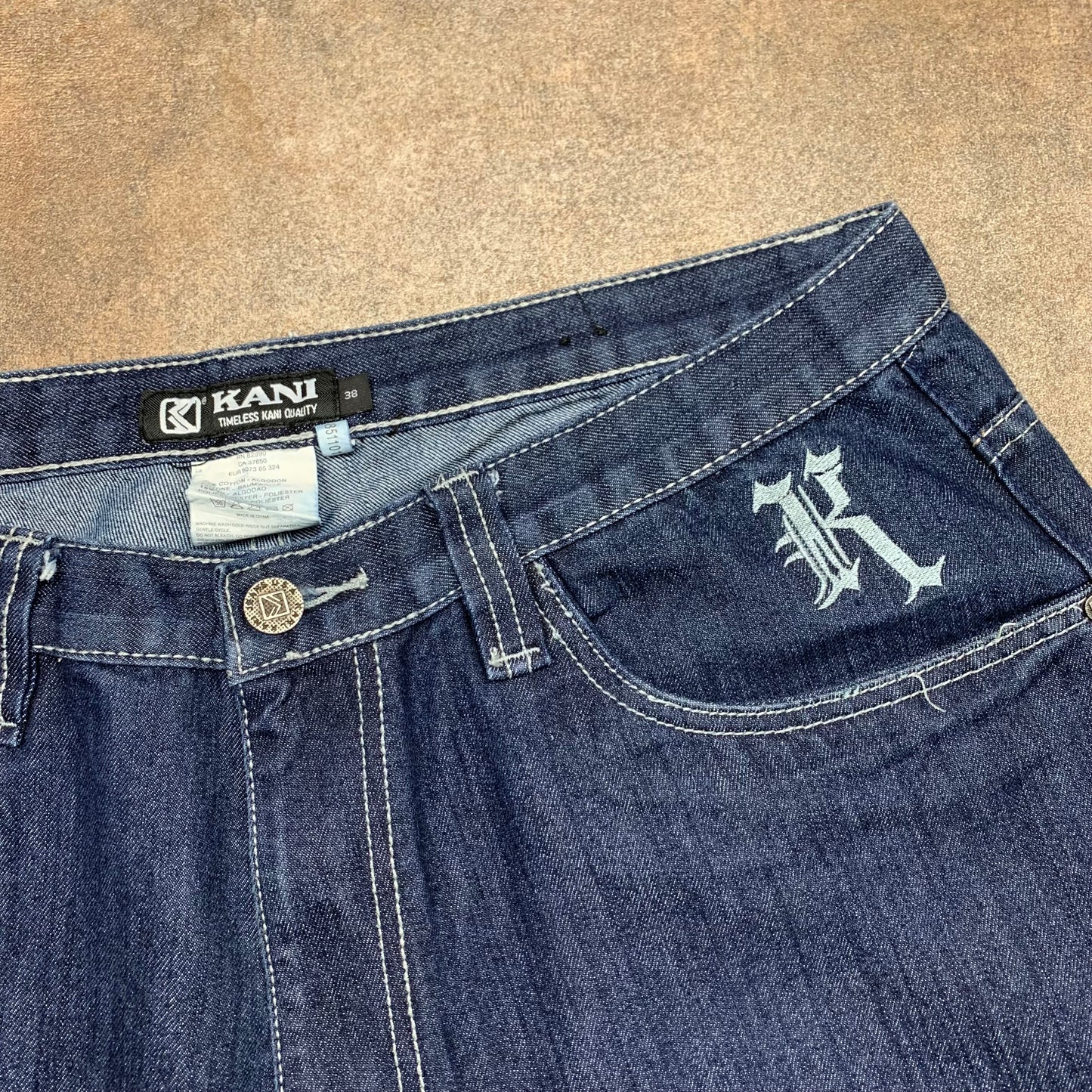 Karl Kani 00s baggy graphic jorts