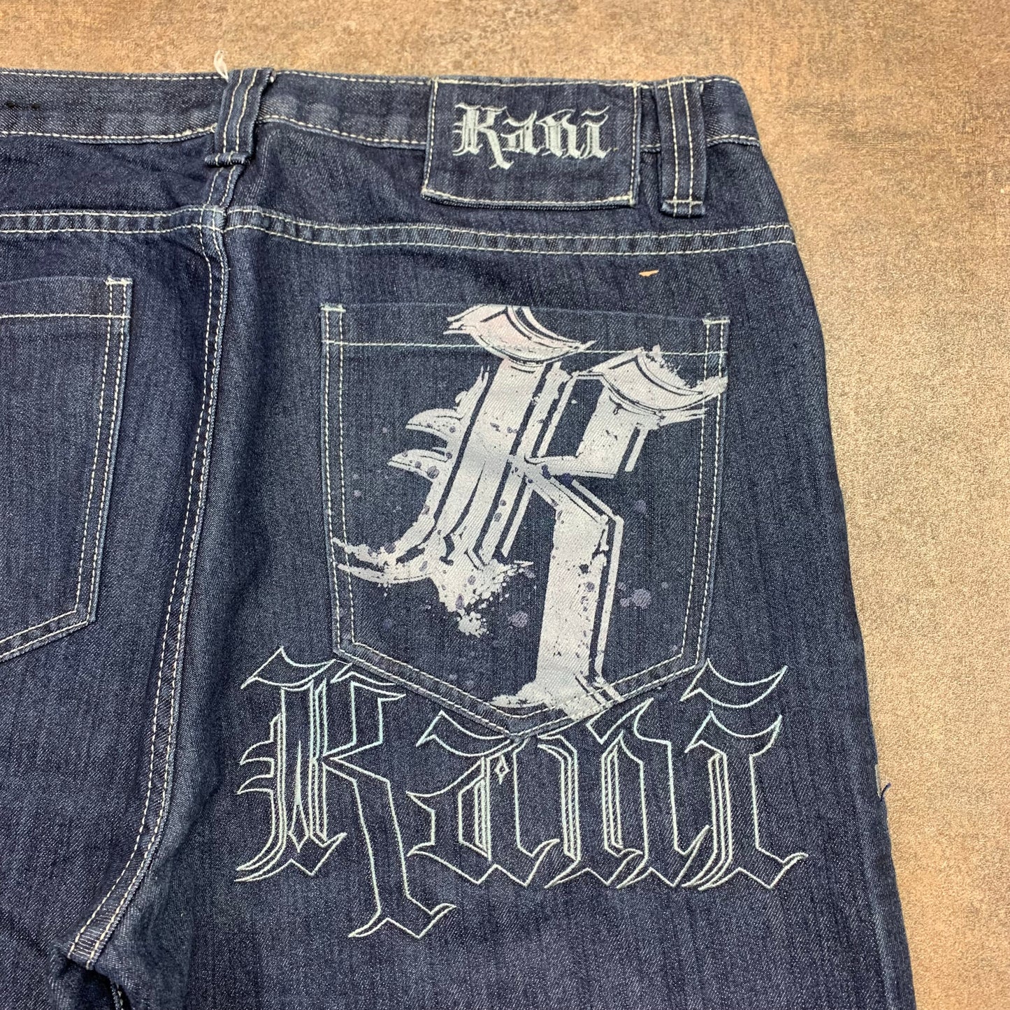 Karl Kani 00s baggy graphic jorts