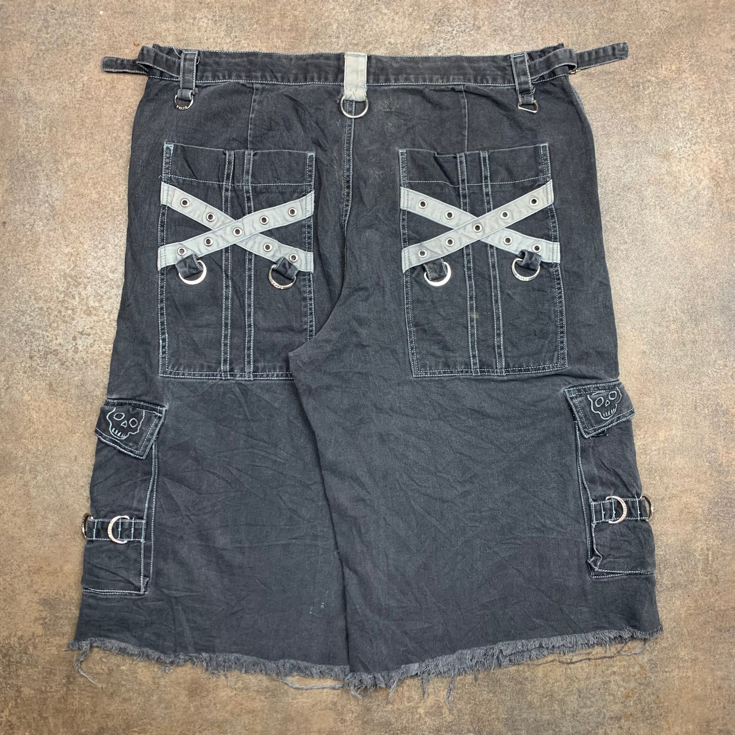 Tripp NYC 00s black baggy grunge cargo jorts