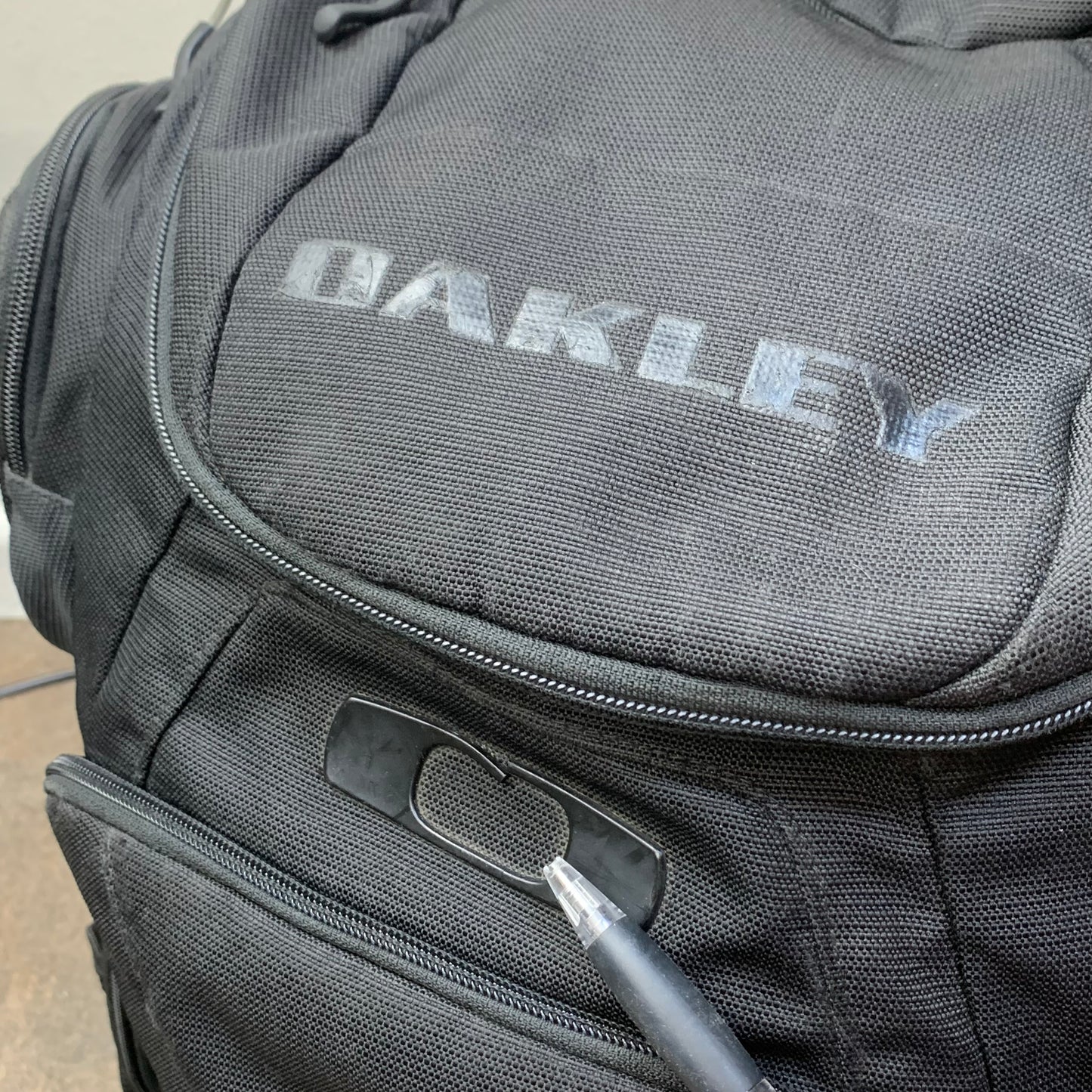 Oakley Blade 40 black logo backpack