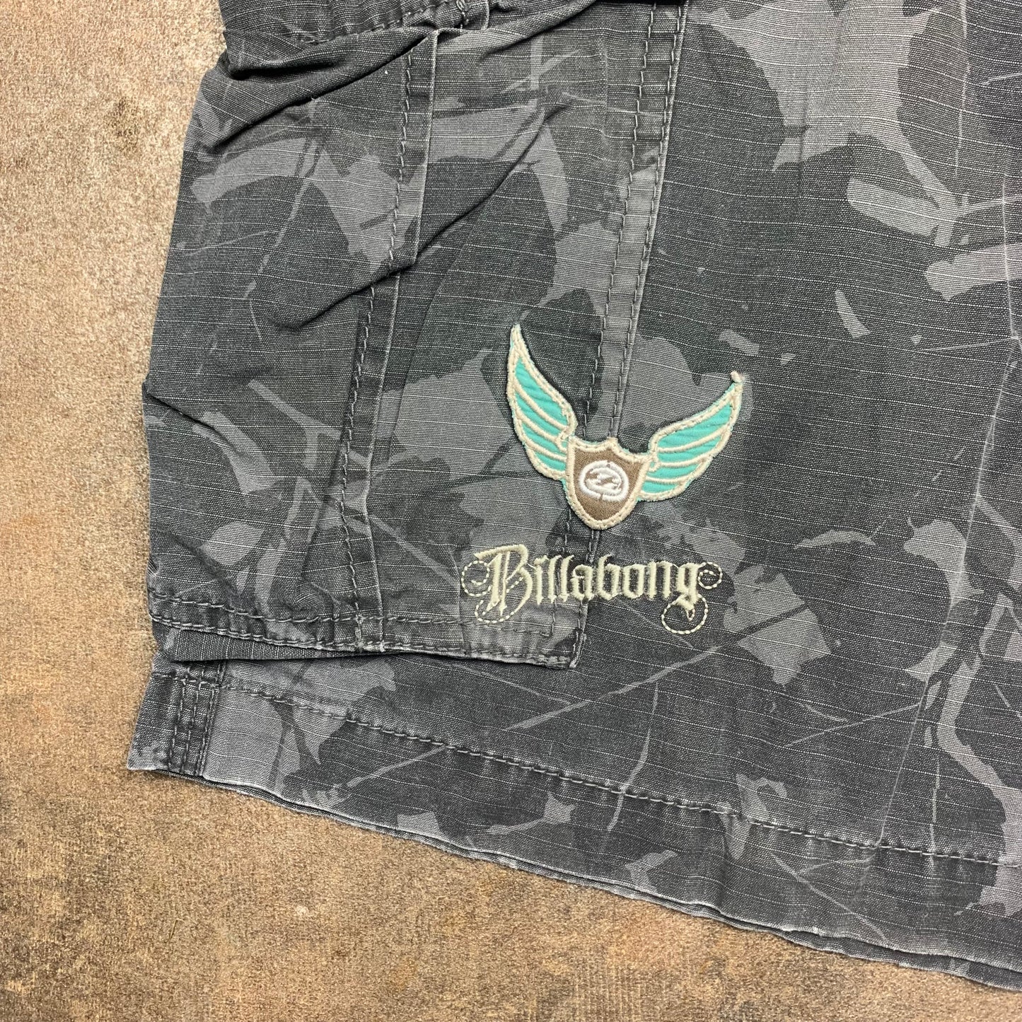 Billabong 00s grey baggy cargo shorts