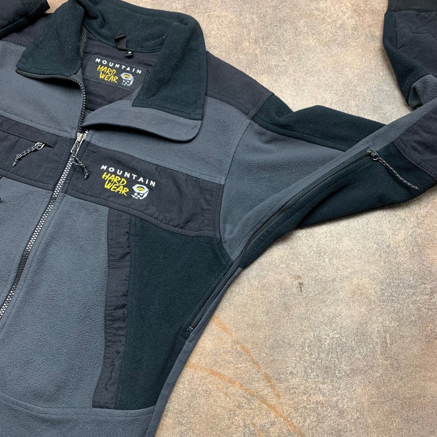 Mountain Hardwear 00s black grey jacket