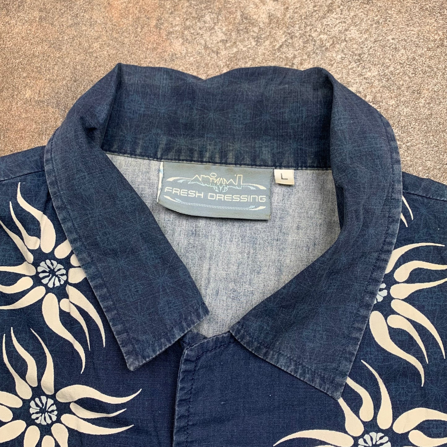 Animal 90s navy white graphic shirt