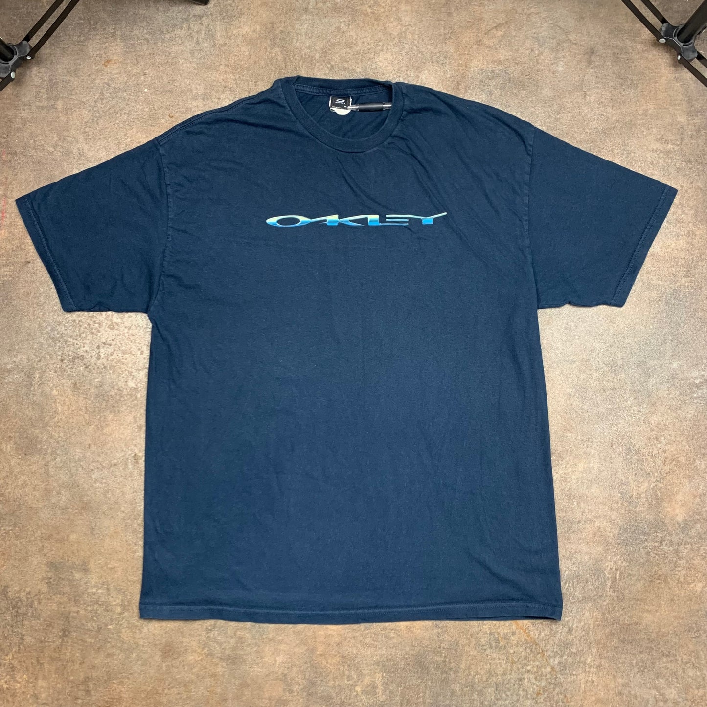 Oakley 00s navy blue graphic tee