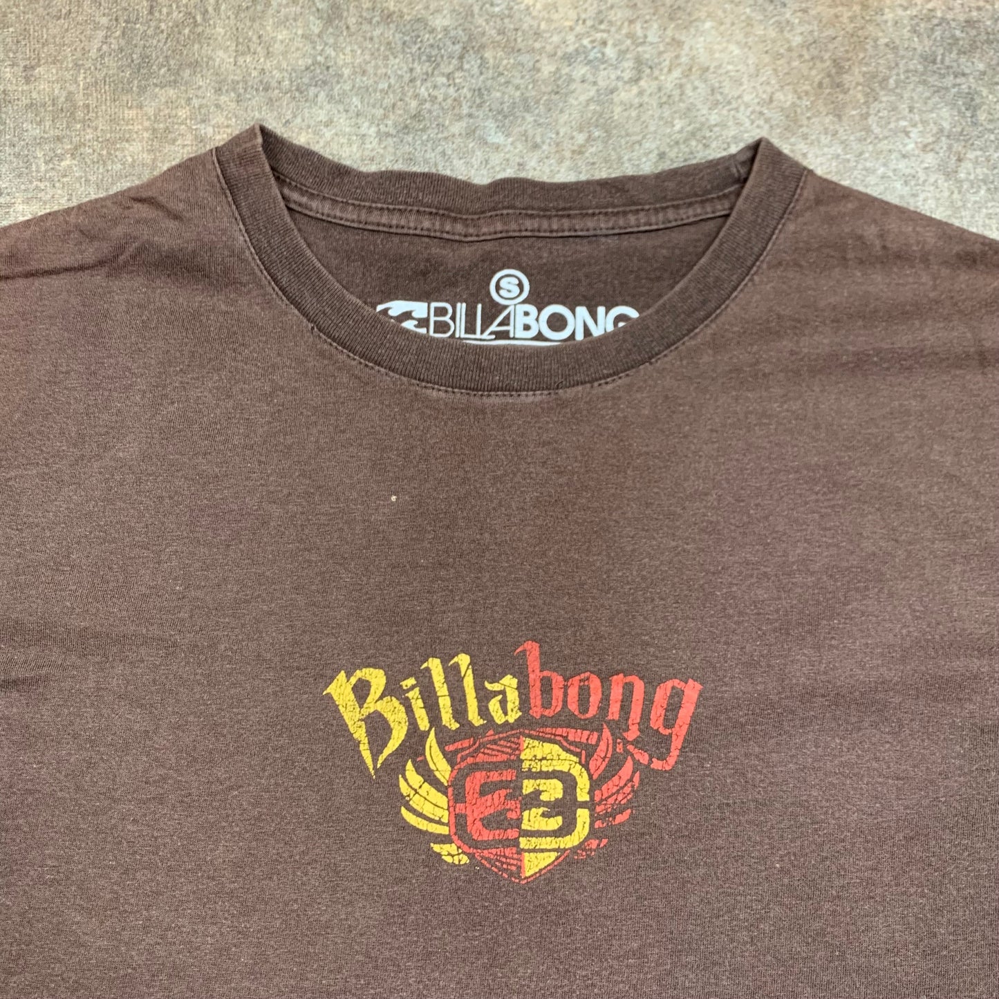Billabong 00s brown graphic surf tee