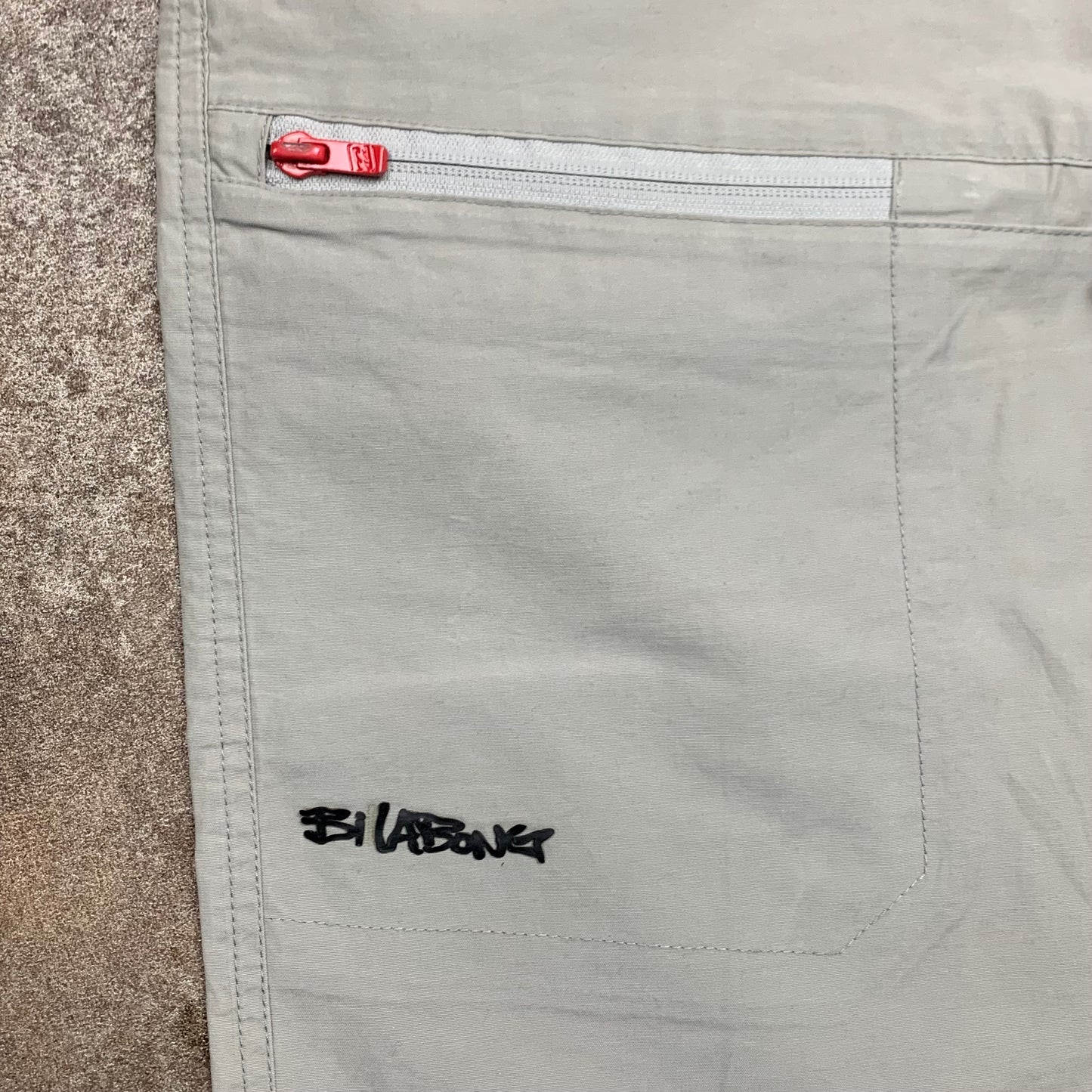 Billabong 00s cream baggy cargo shorts