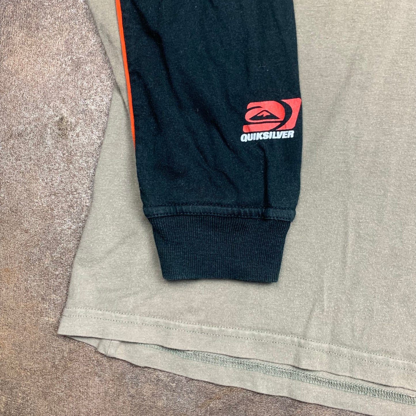 Quiksilver 90s brown black graphic long sleeve tee