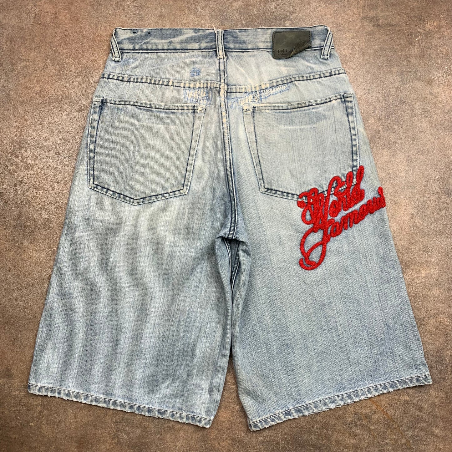 Ecko Unltd. 00s pale grey baggy graphic jorts