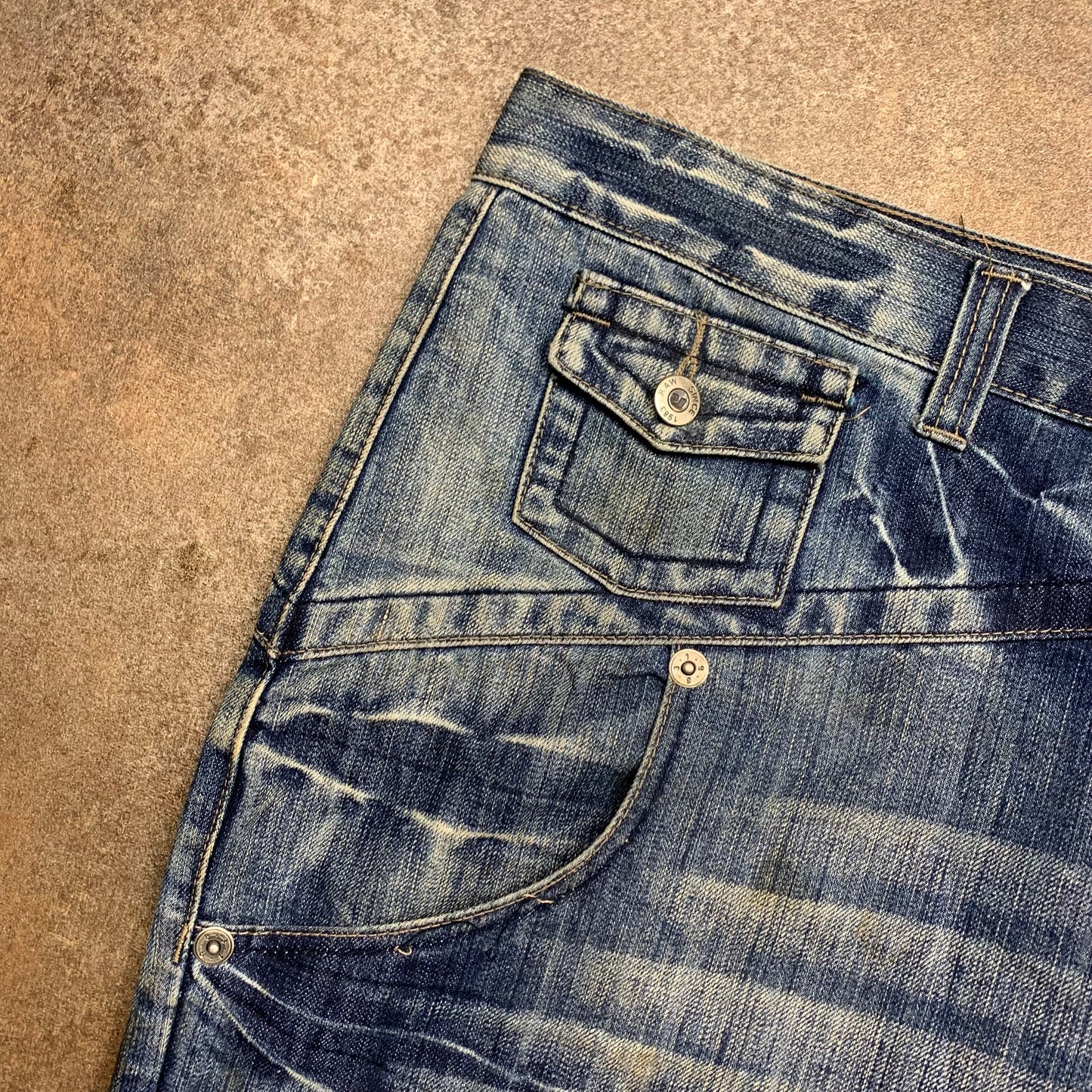 Raw Blue 00s baggy washed jeans