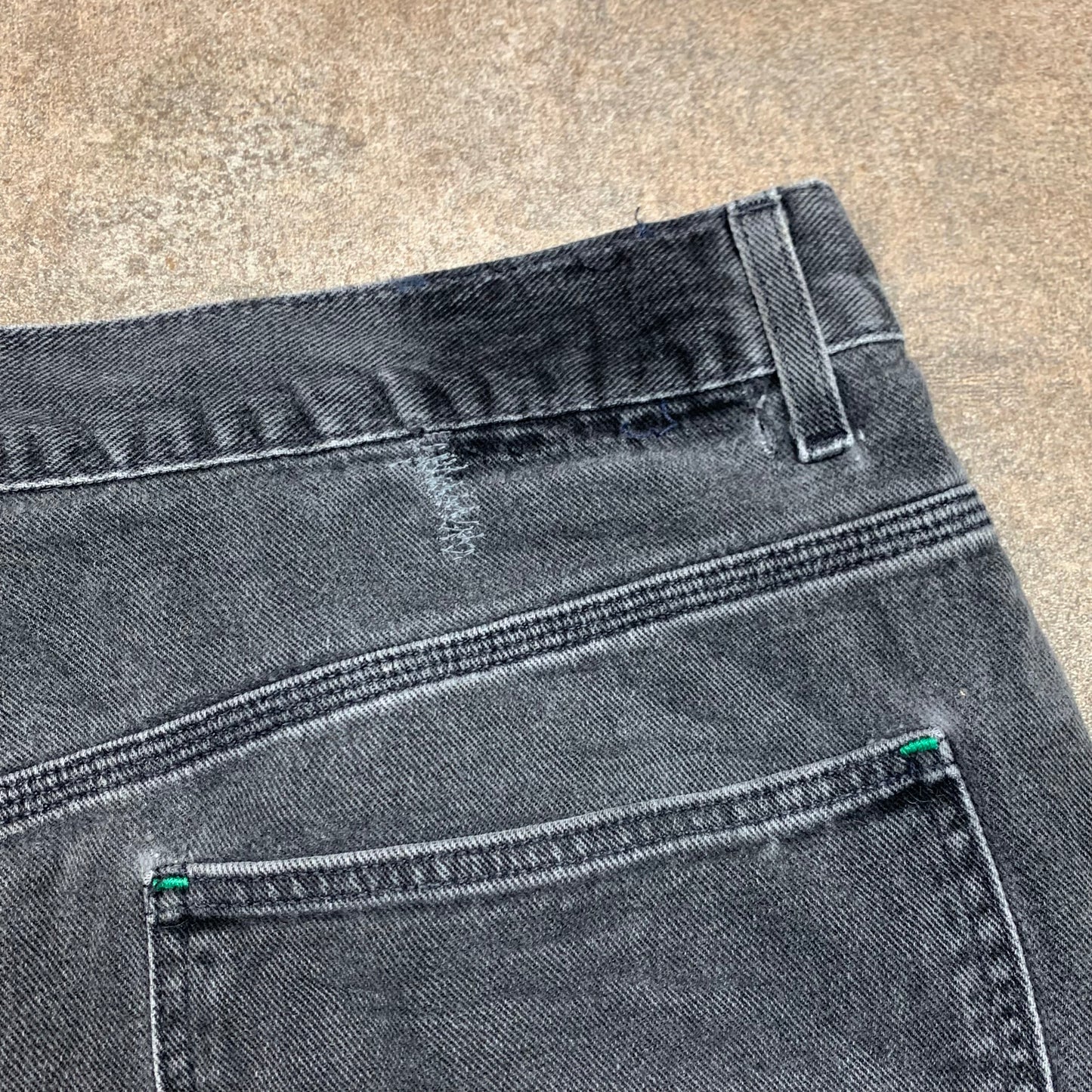 Tommy Hilfiger 00s black baggy carpenter jorts