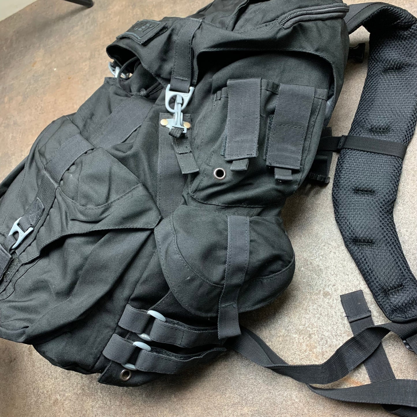 Oakley Software 90s Mechanism black backpack