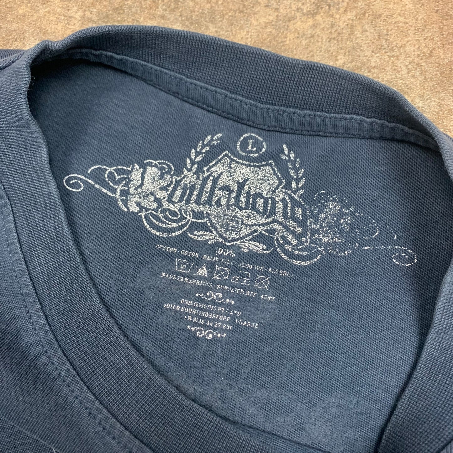 Billabong 00s navy surf graphic tee