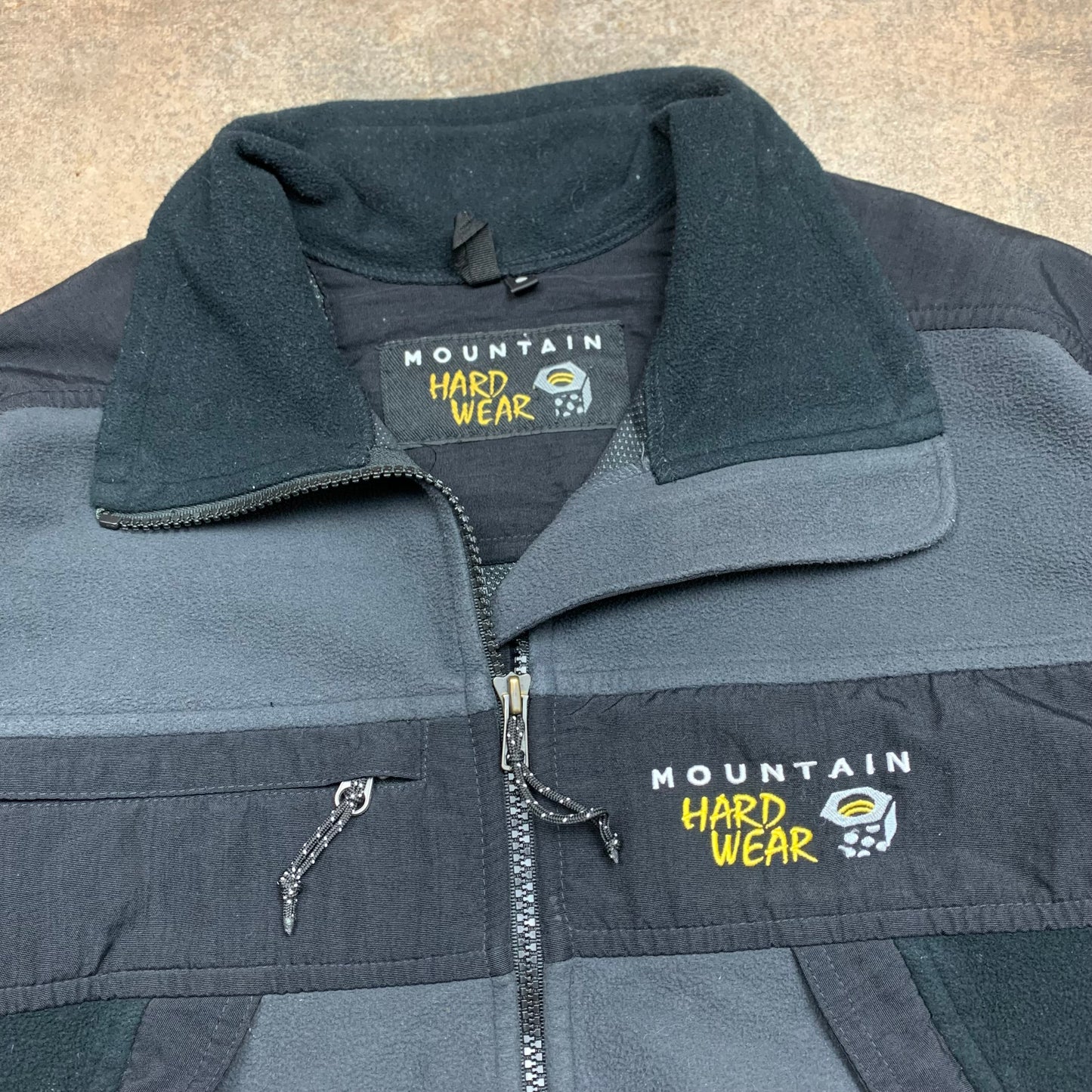 Mountain Hardwear 00s black grey jacket