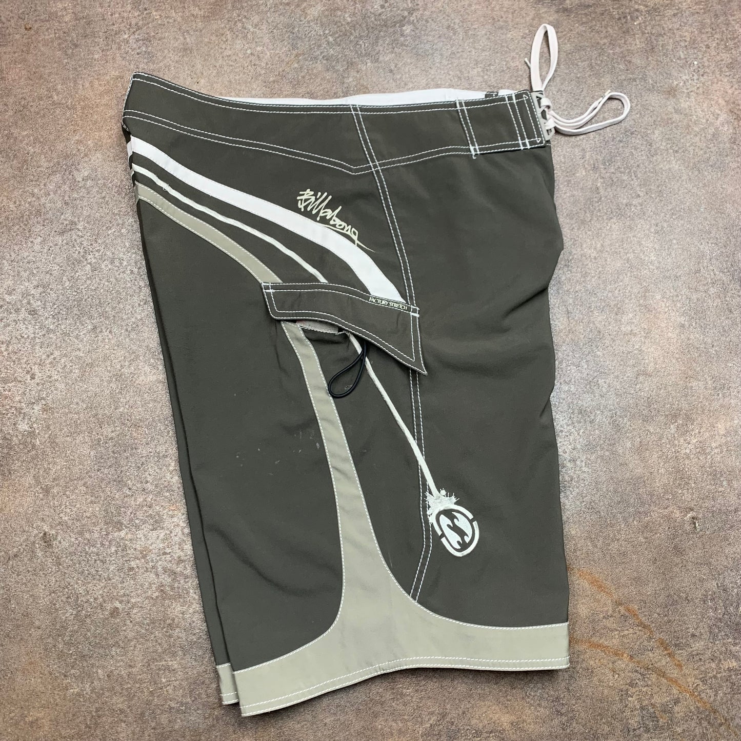 Billabong 00s brown graphic boardshorts