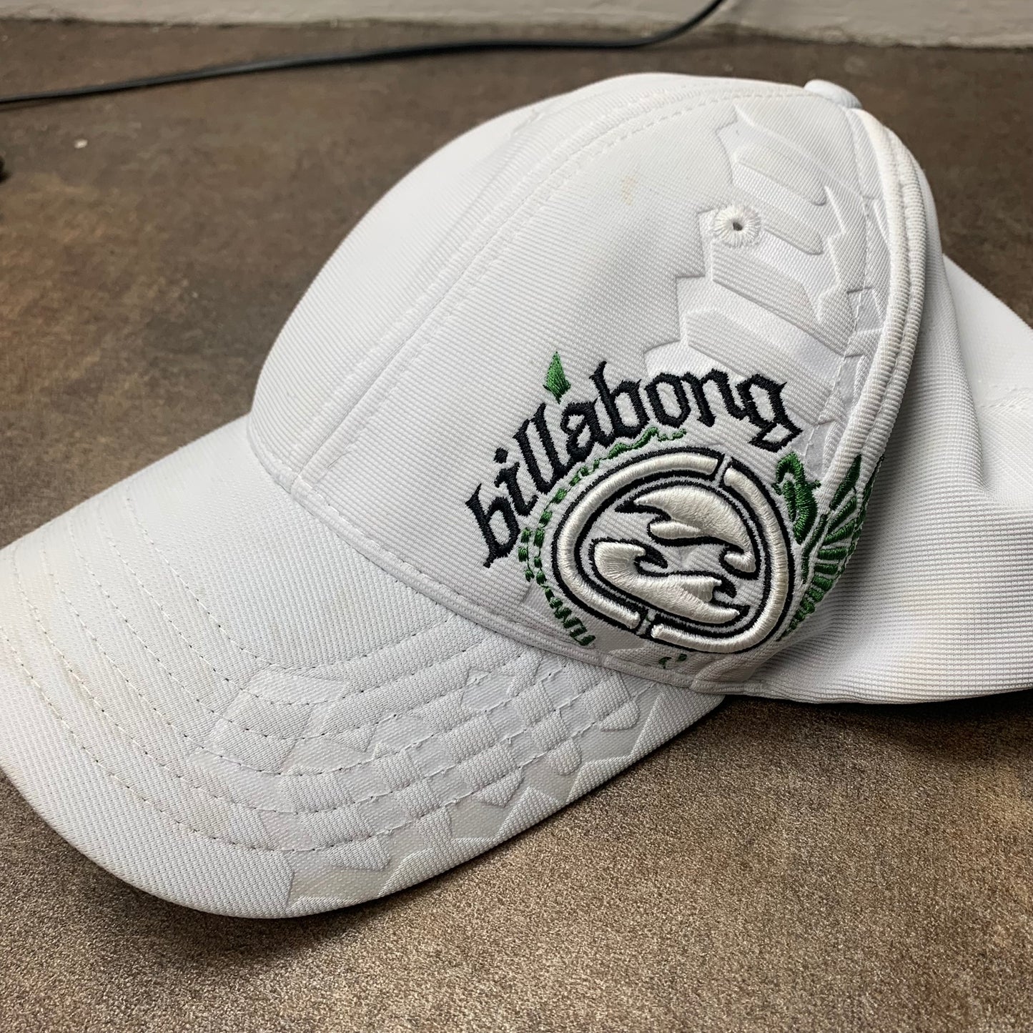 Billabong 00s white surf graphic cap
