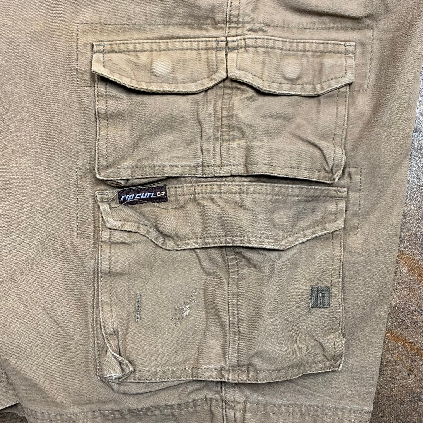 Rip Curl 00s beige baggy cargo jorts