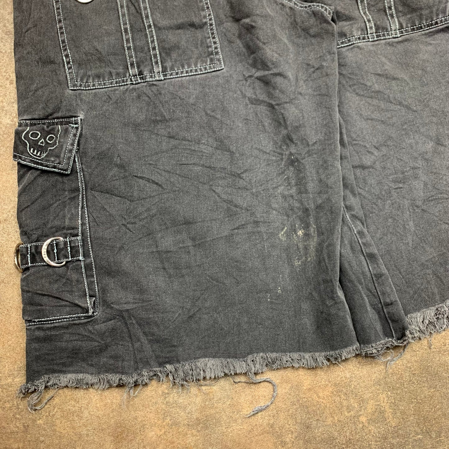 Tripp NYC 00s black baggy grunge cargo jorts