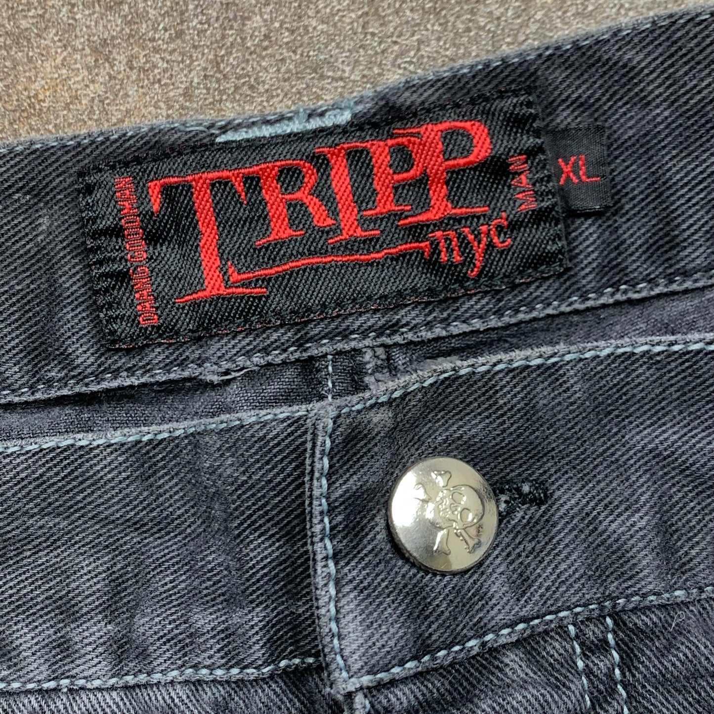 Tripp NYC 00s black baggy grunge cargo jorts