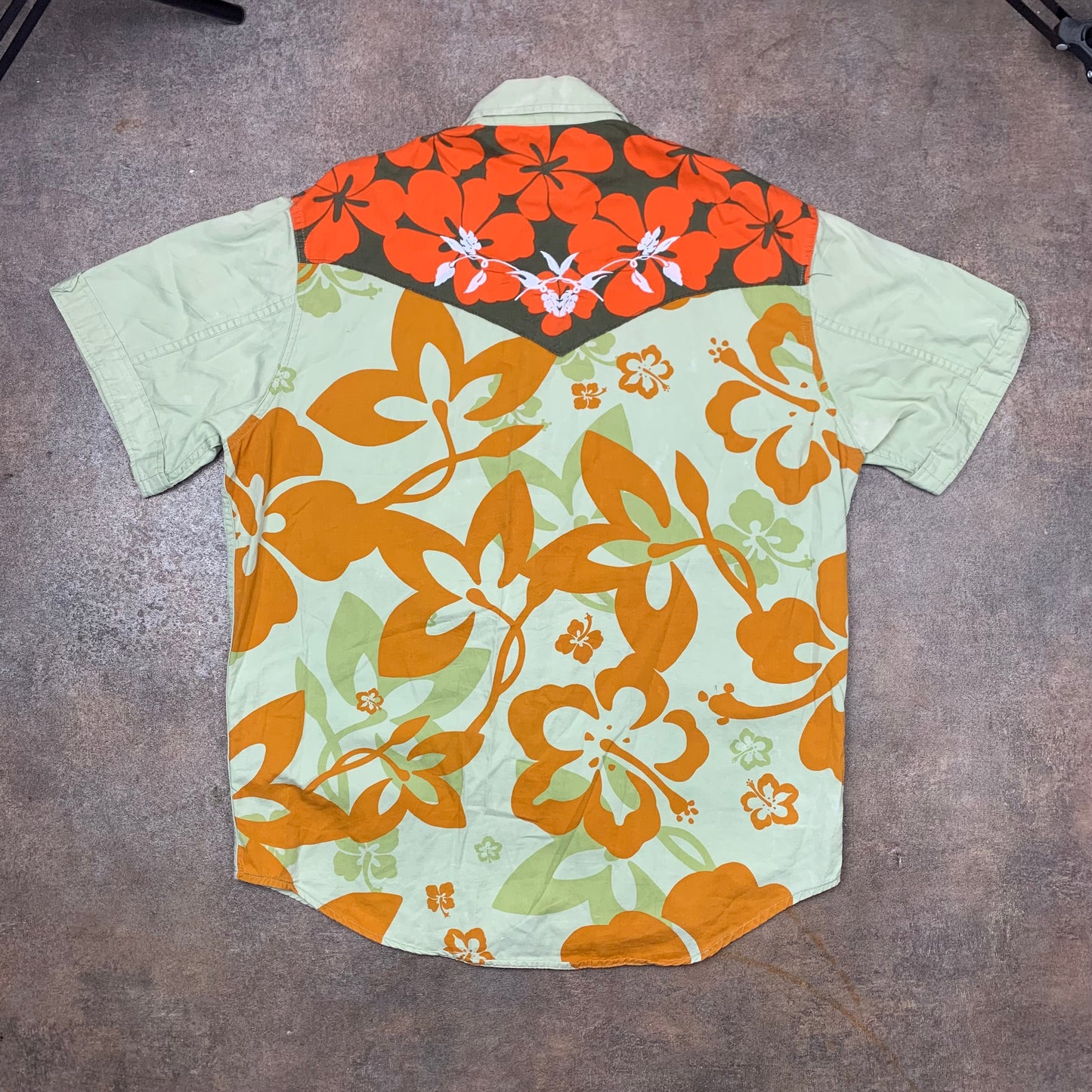 Mambo 00s white-khaki floral graphic shirt