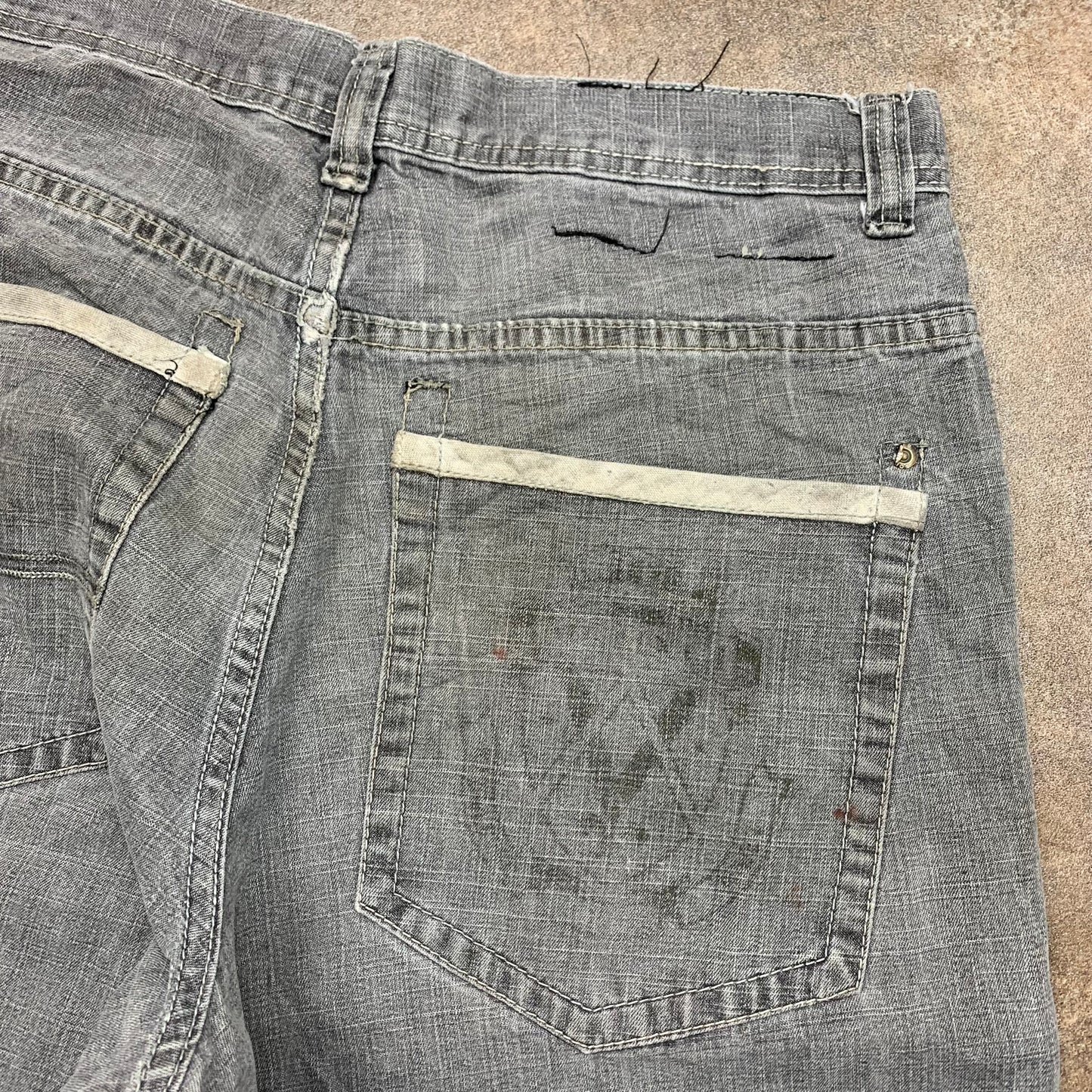 Southpole 00s grey baggy graphic jorts