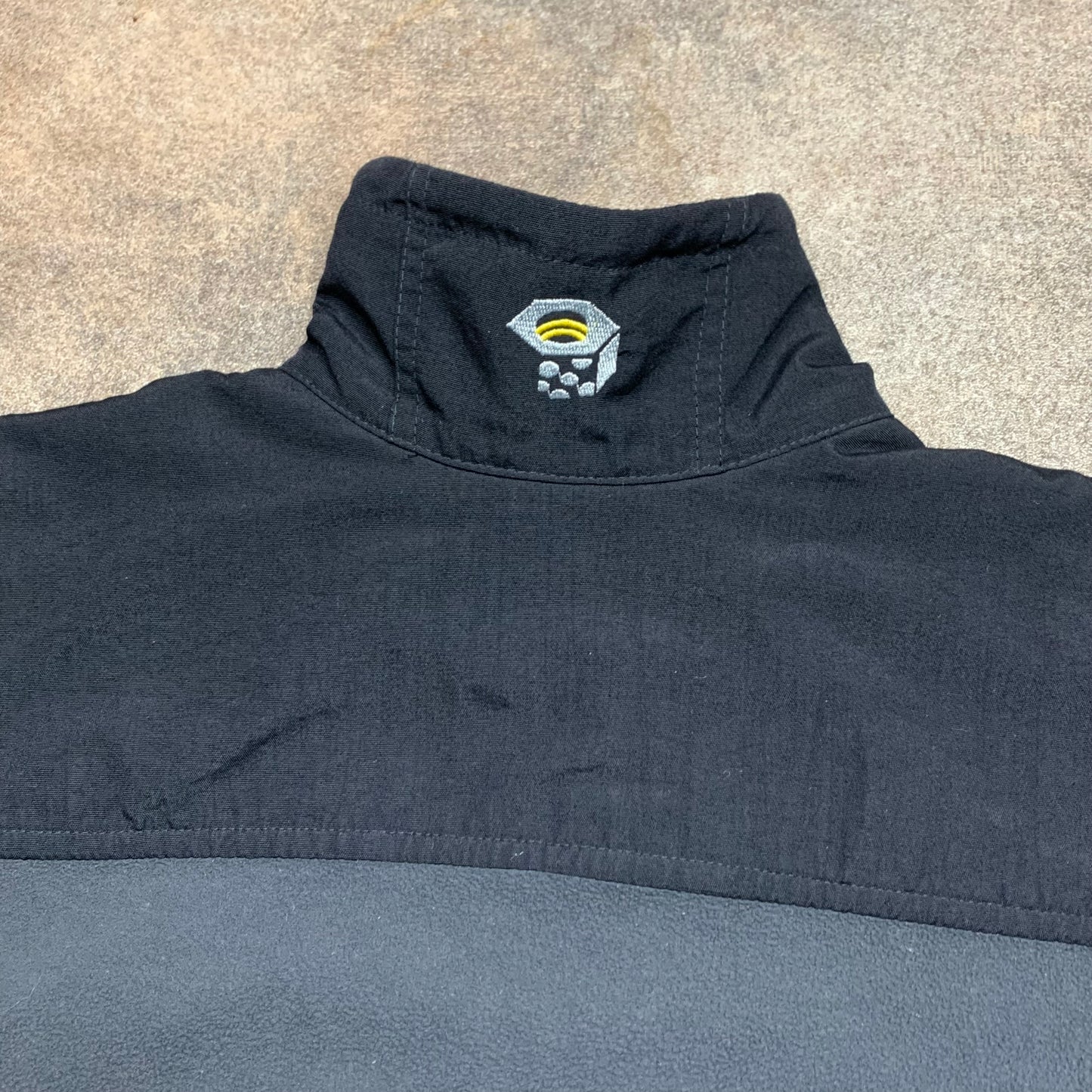 Mountain Hardwear 00s black grey jacket