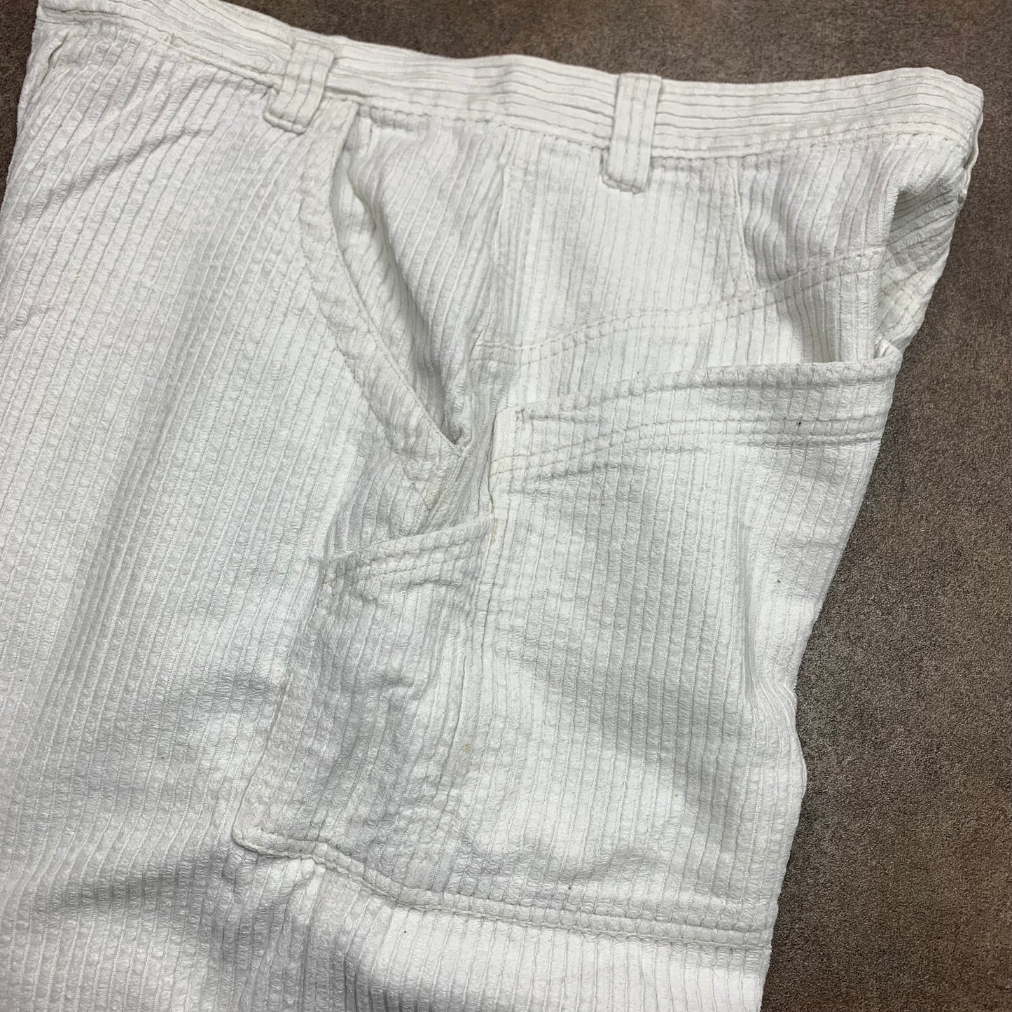 Billabong 00s white corduroy carpenter jorts