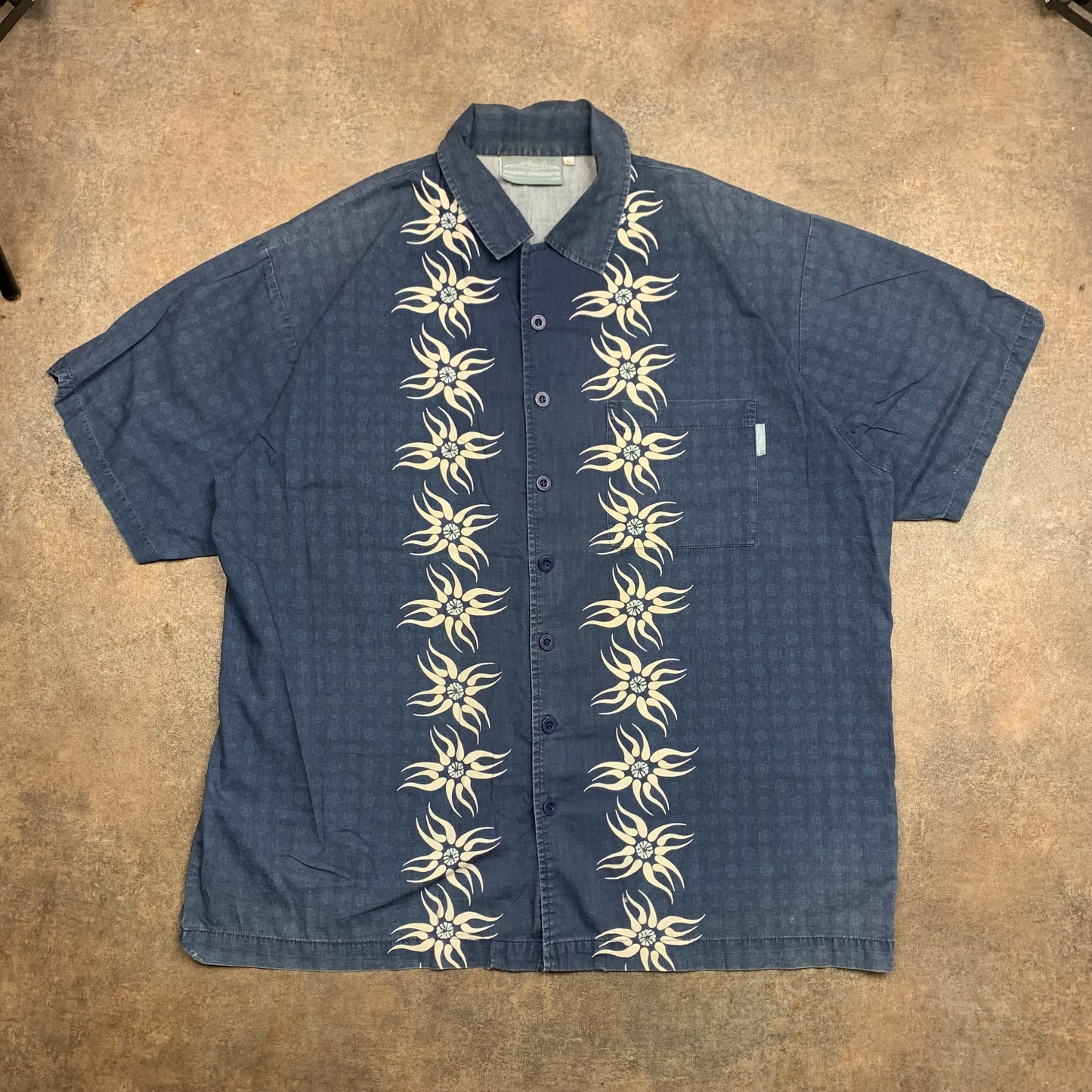 Animal 90s navy white graphic shirt