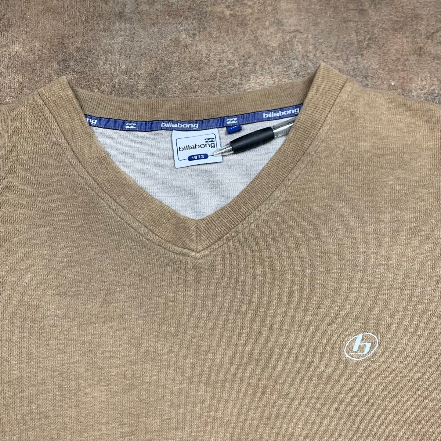 Billabong 00s brown beige v-neck sweater