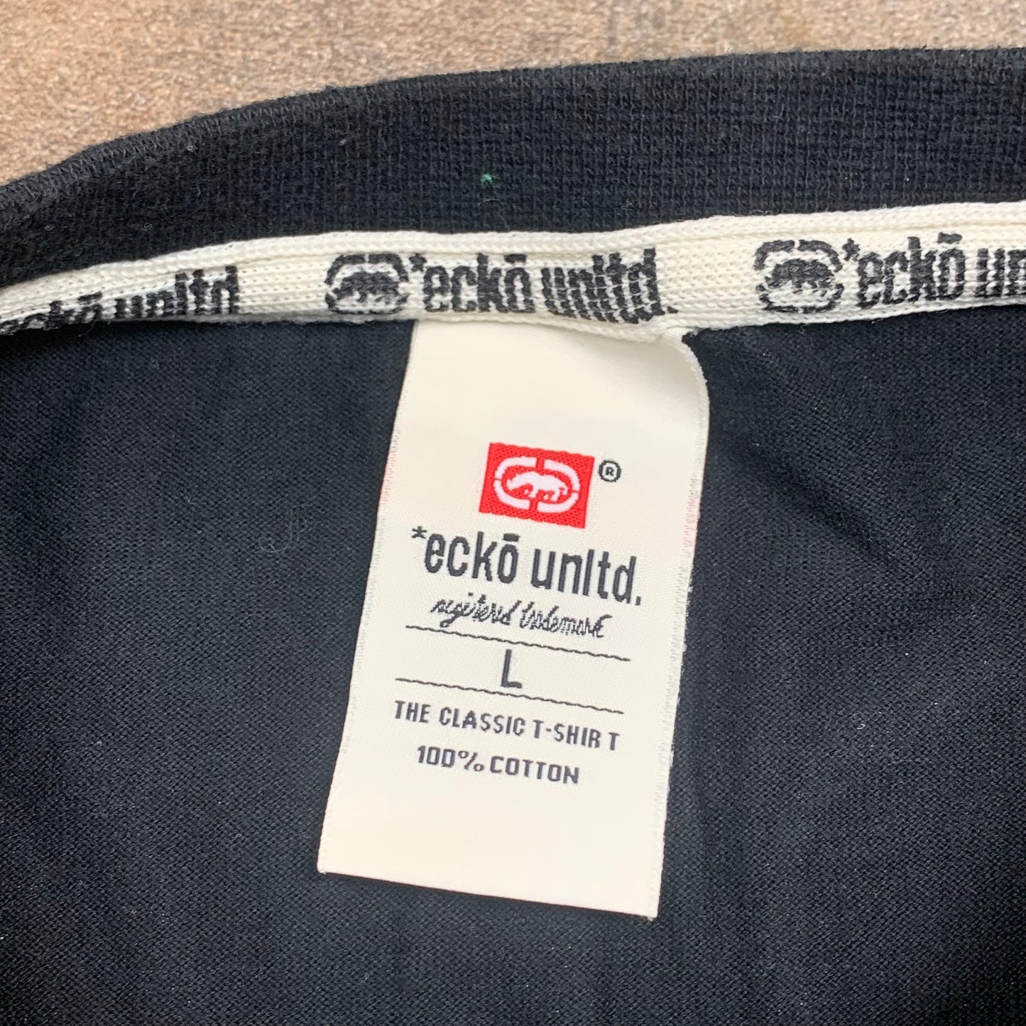 Ecko Unltd. 00s black graphic tee