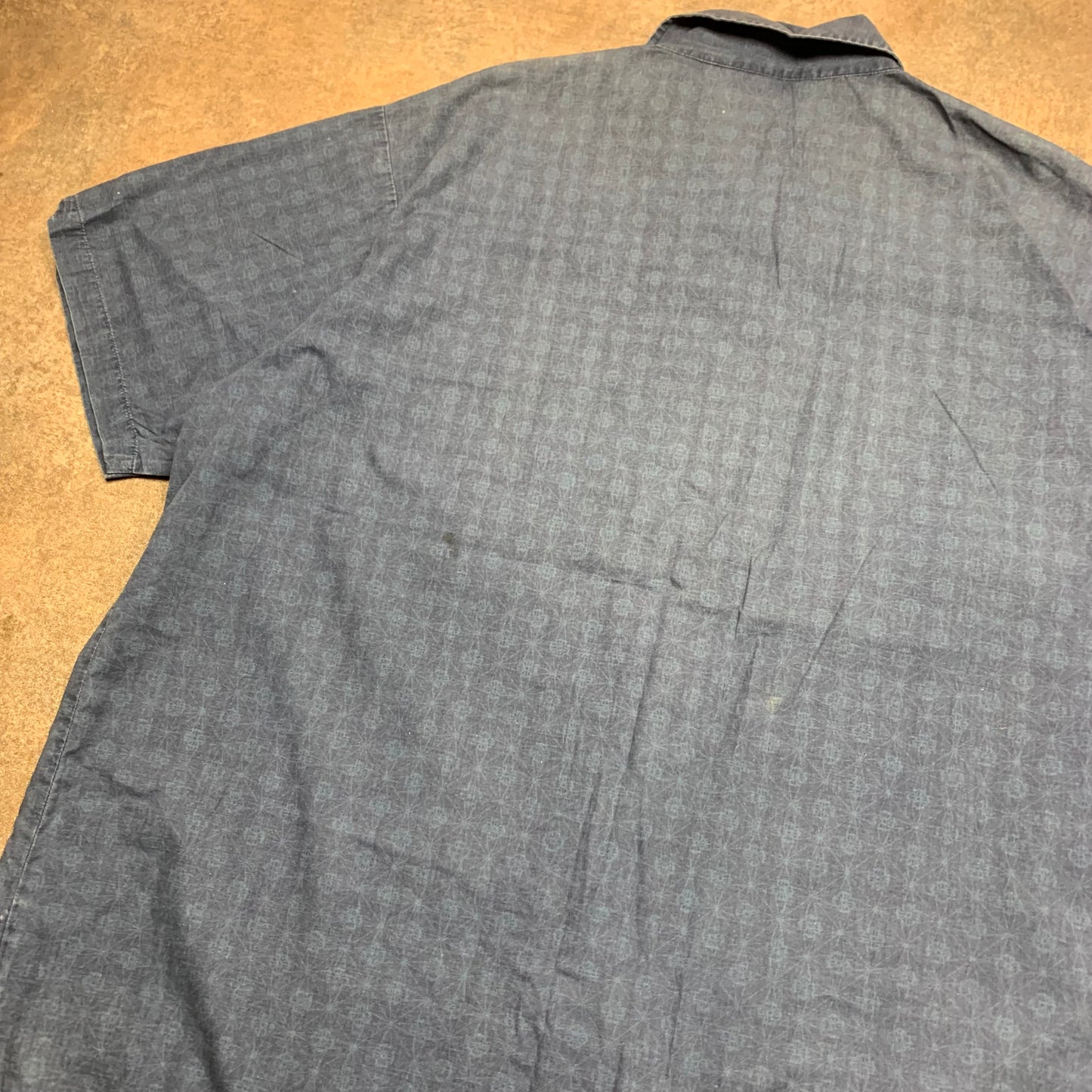 Animal 90s navy white graphic shirt