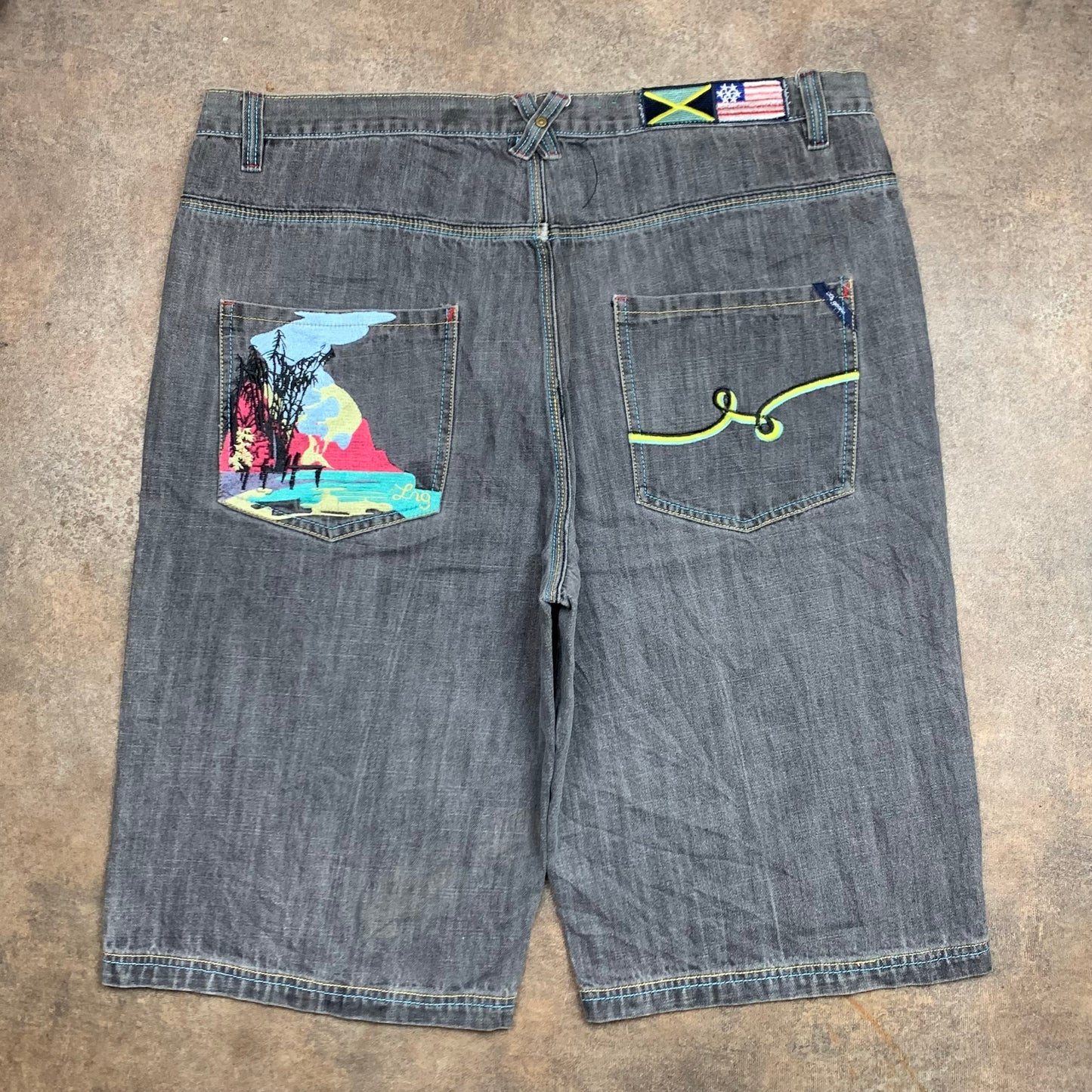 Ln geans 00s black graphic baggy jorts