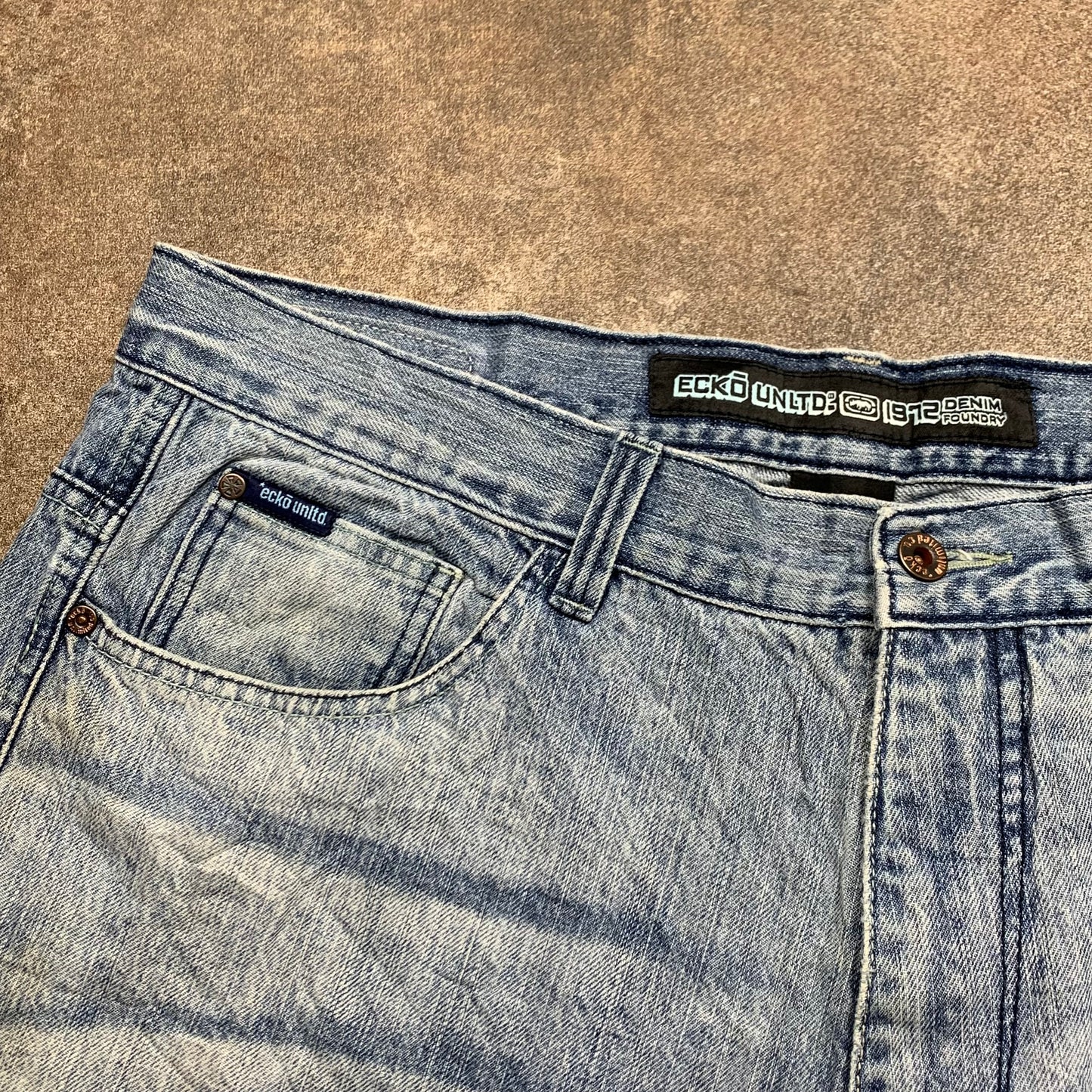 Ecko Unltd. 00s light blue baggy graphic jorts