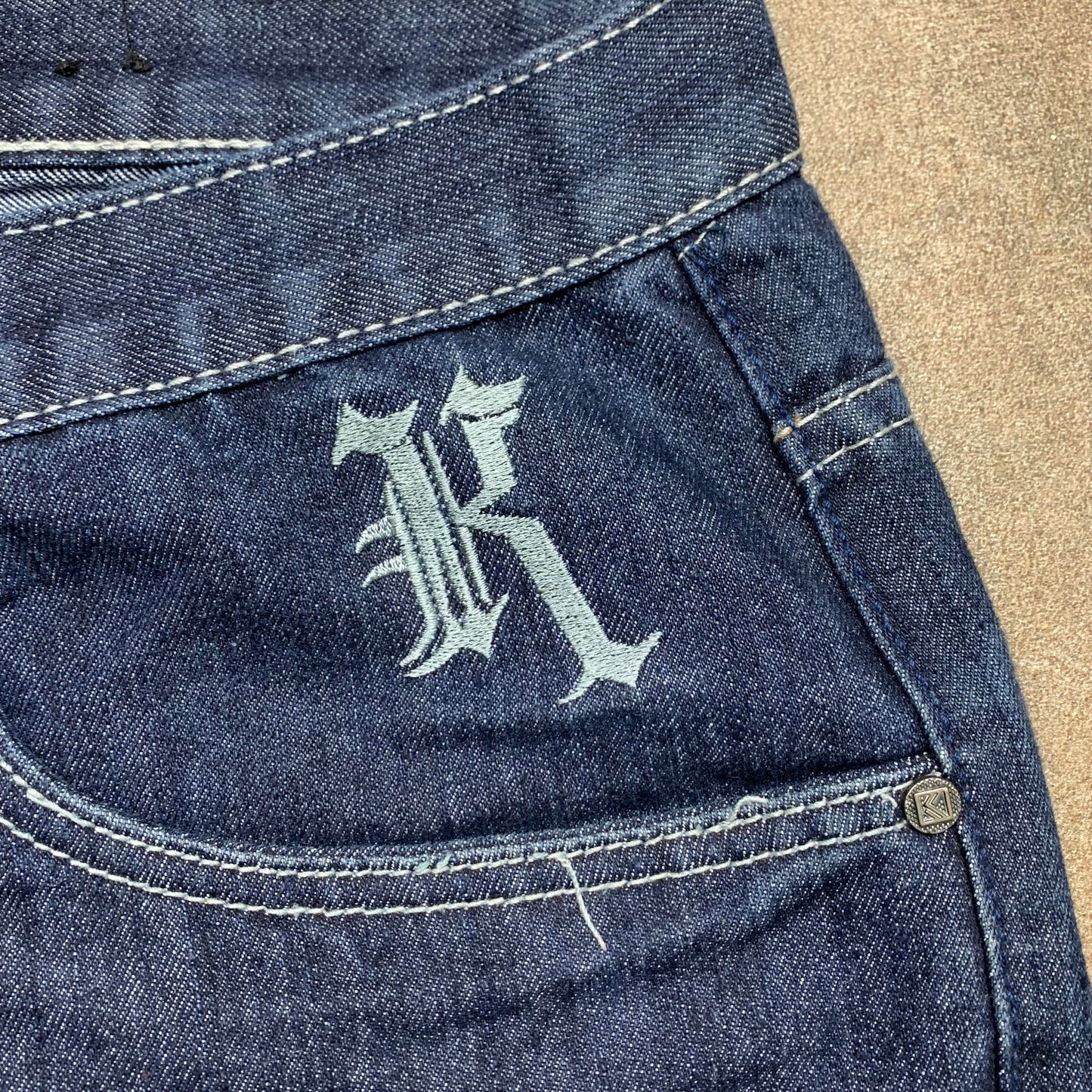 Karl Kani 00s baggy graphic jorts