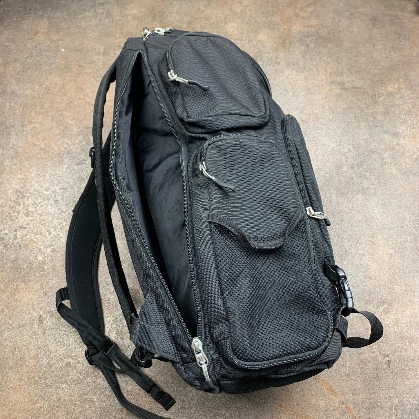 Oakley Blade 40 black logo backpack