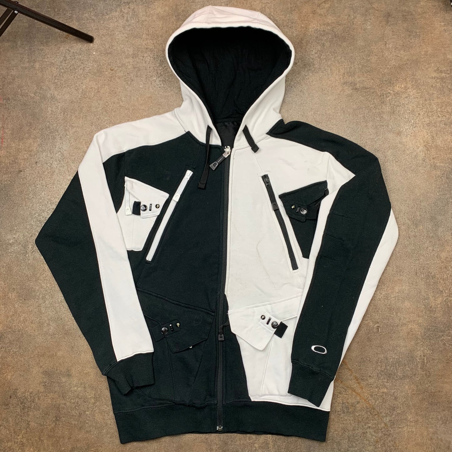 Oakley 00s two tone embroidered hoodie