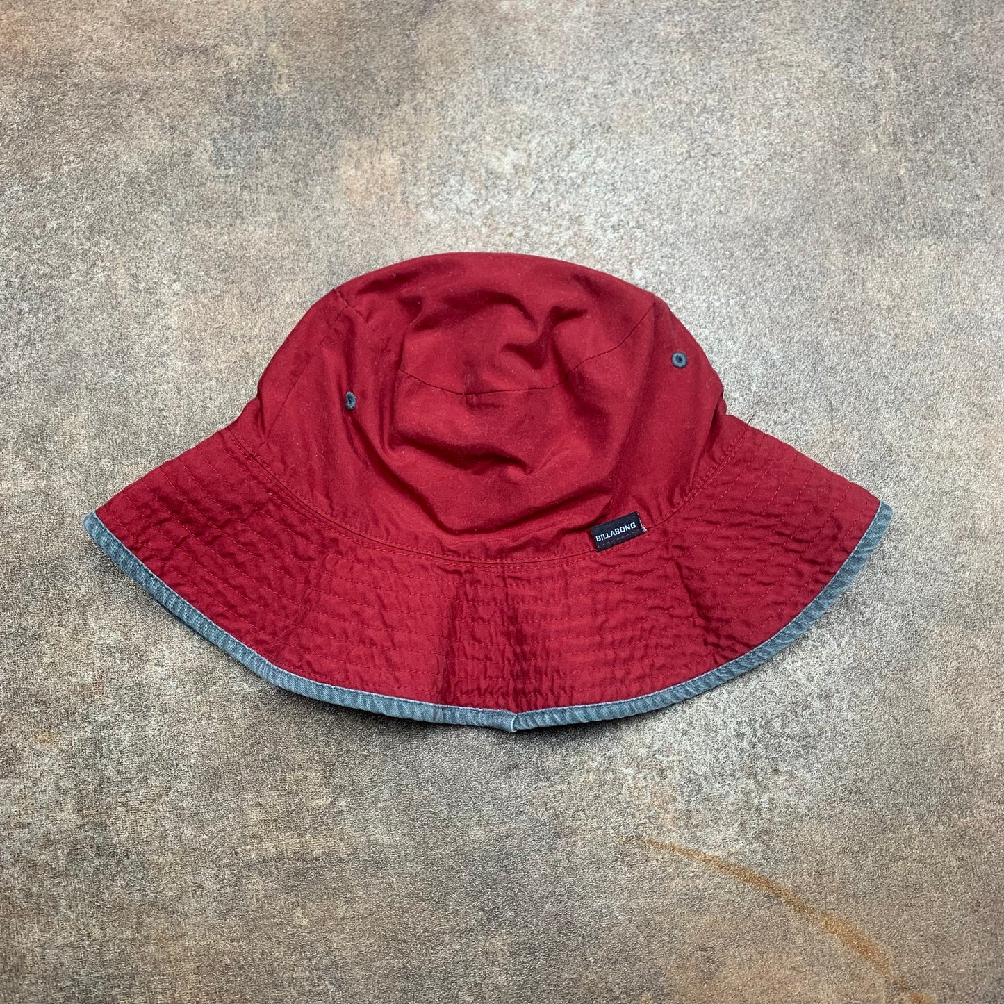 Billabong 00s reversible bucket hat